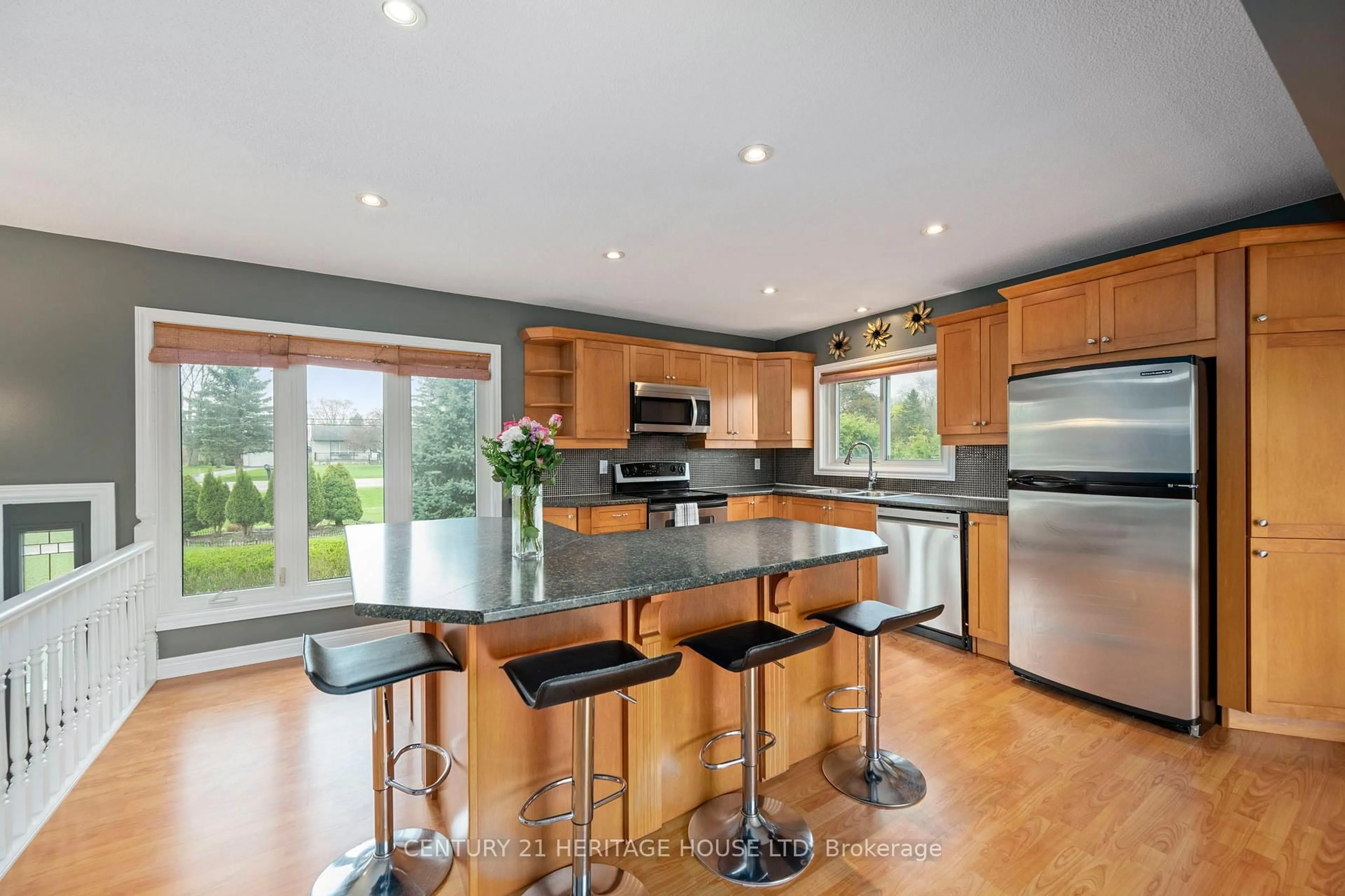 Open concept kitchen, unknown for 2720 Catherine St, Thames Centre Ontario N0L 1G4