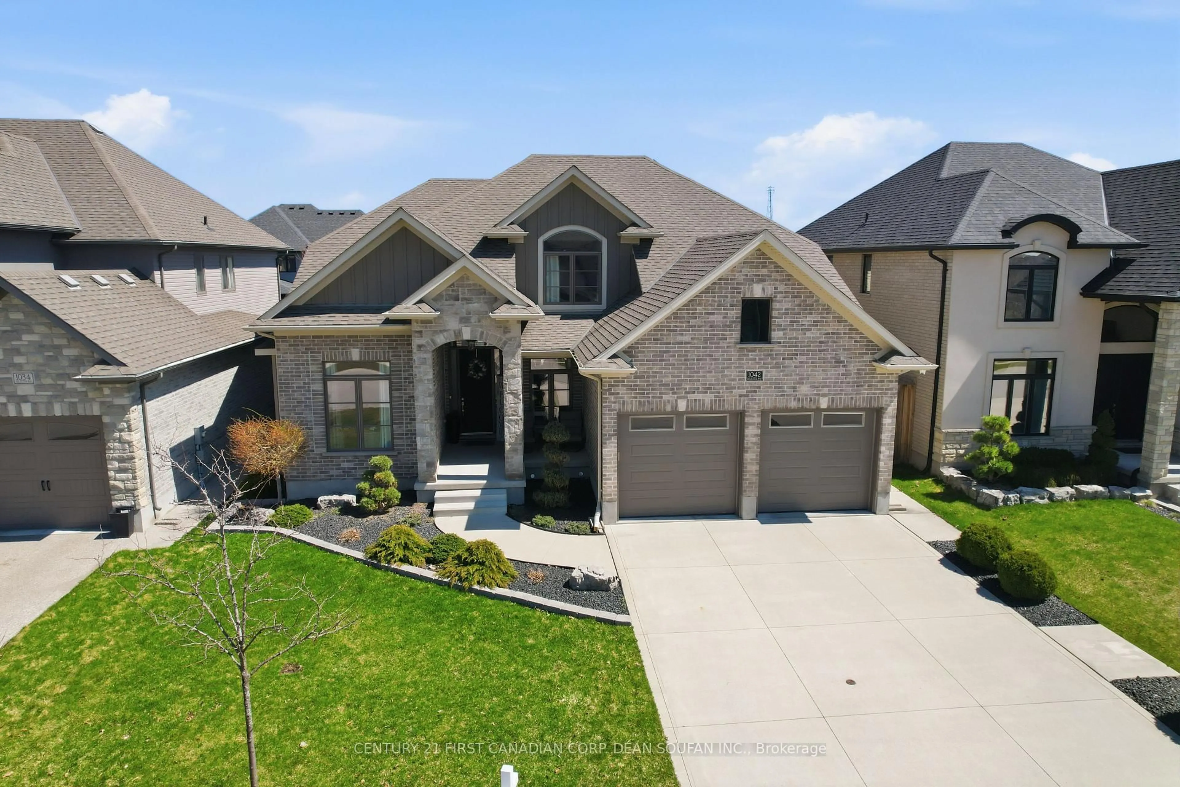 A pic from outside/outdoor area/front of a property/back of a property/a pic from drone, street for 1042 Melsetter Way, London North Ontario N6G 0S5