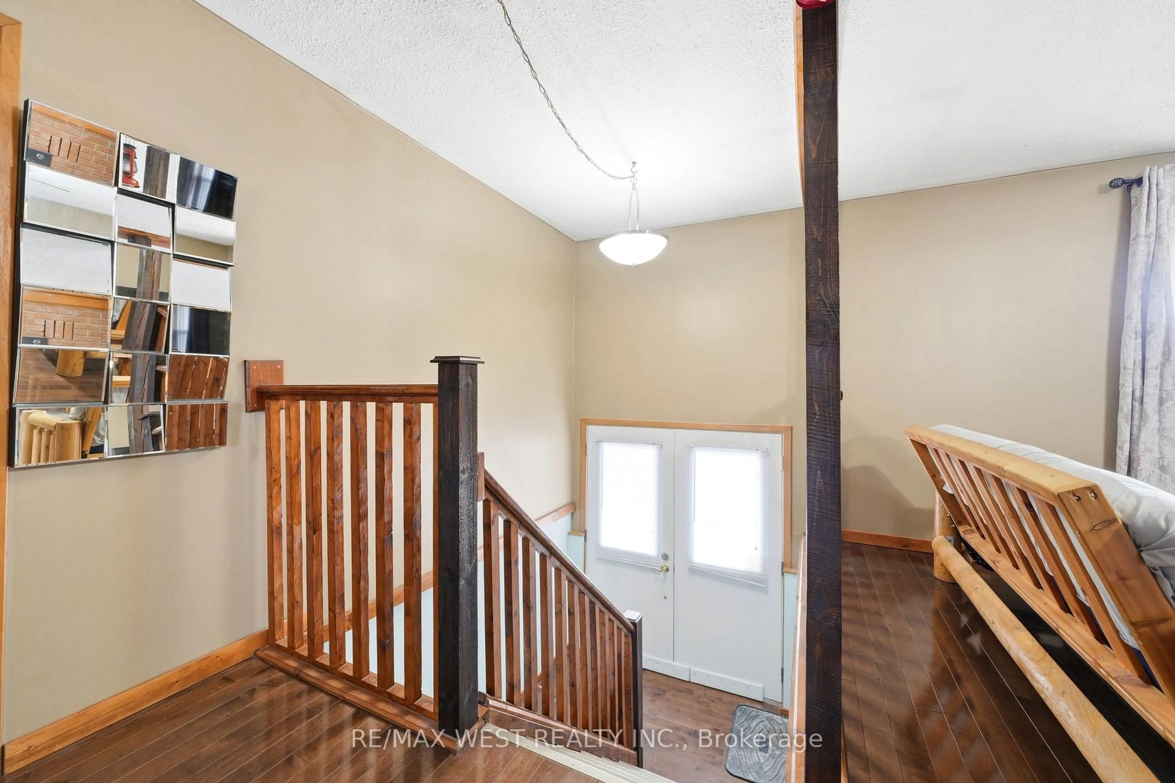 Indoor foyer for 542310 Concession 14 Rd, West Grey Ontario N0G 1R0