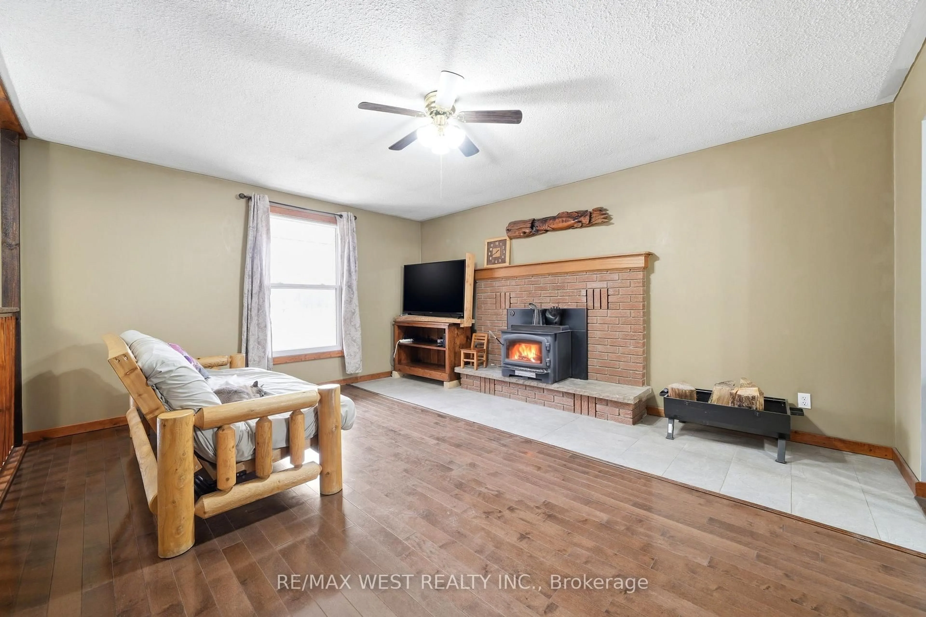 Living room with furniture, unknown for 542310 Concession 14 Rd, West Grey Ontario N0G 1R0