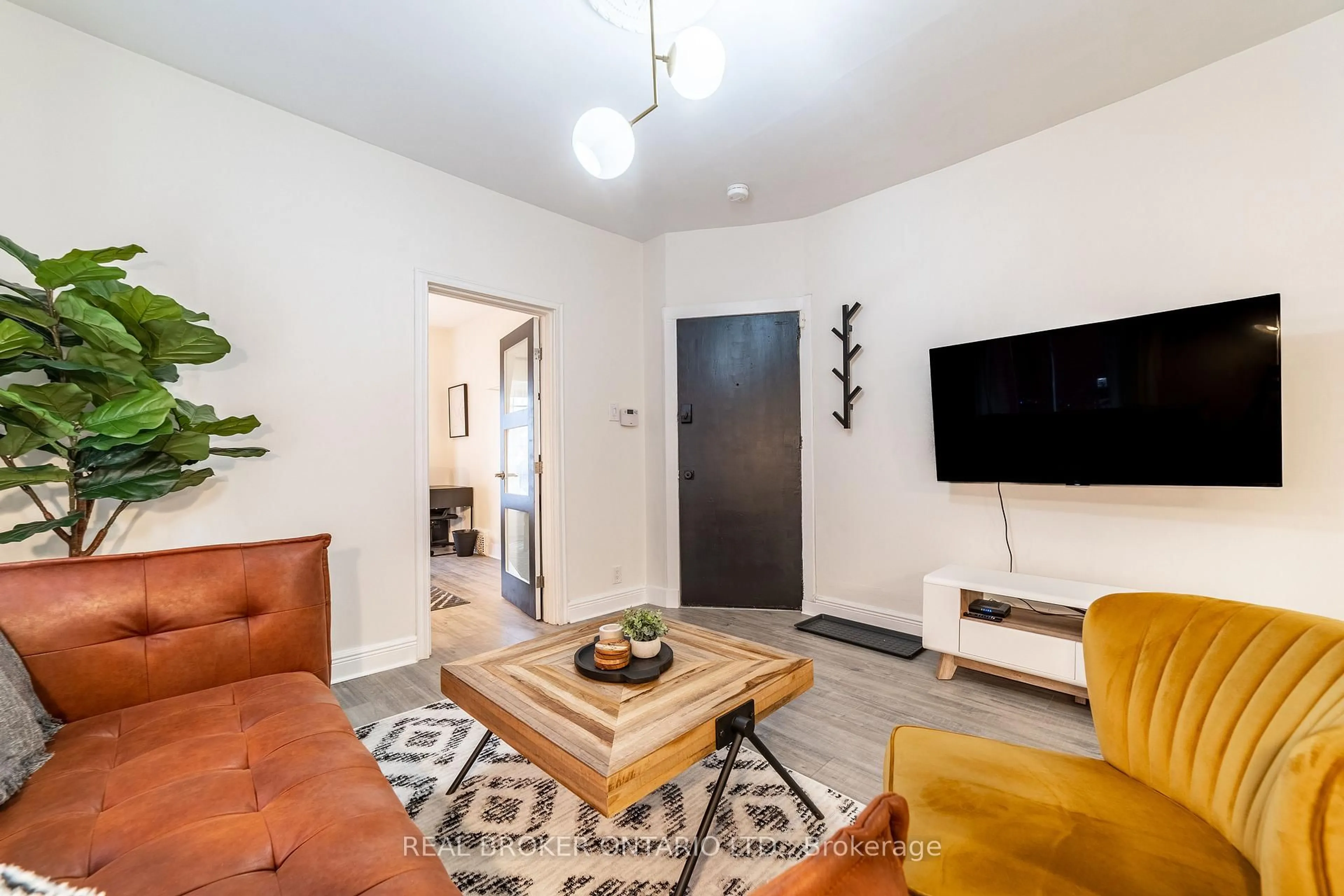 Living room with furniture, unknown for 19 Century St, Hamilton Ontario L8L 1V7