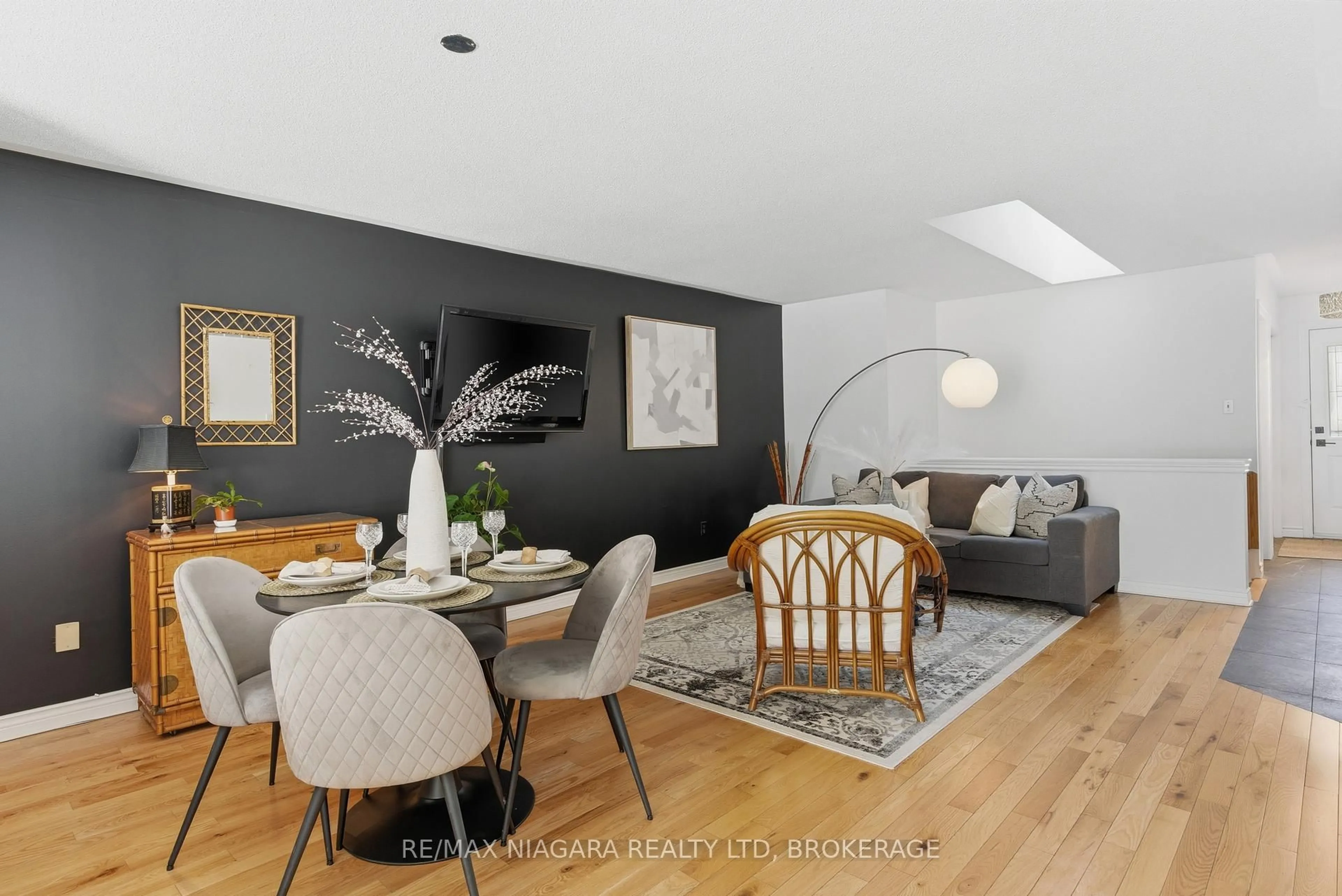 Unknown for 165 Main St #14, Grimsby Ontario L3M 1P2