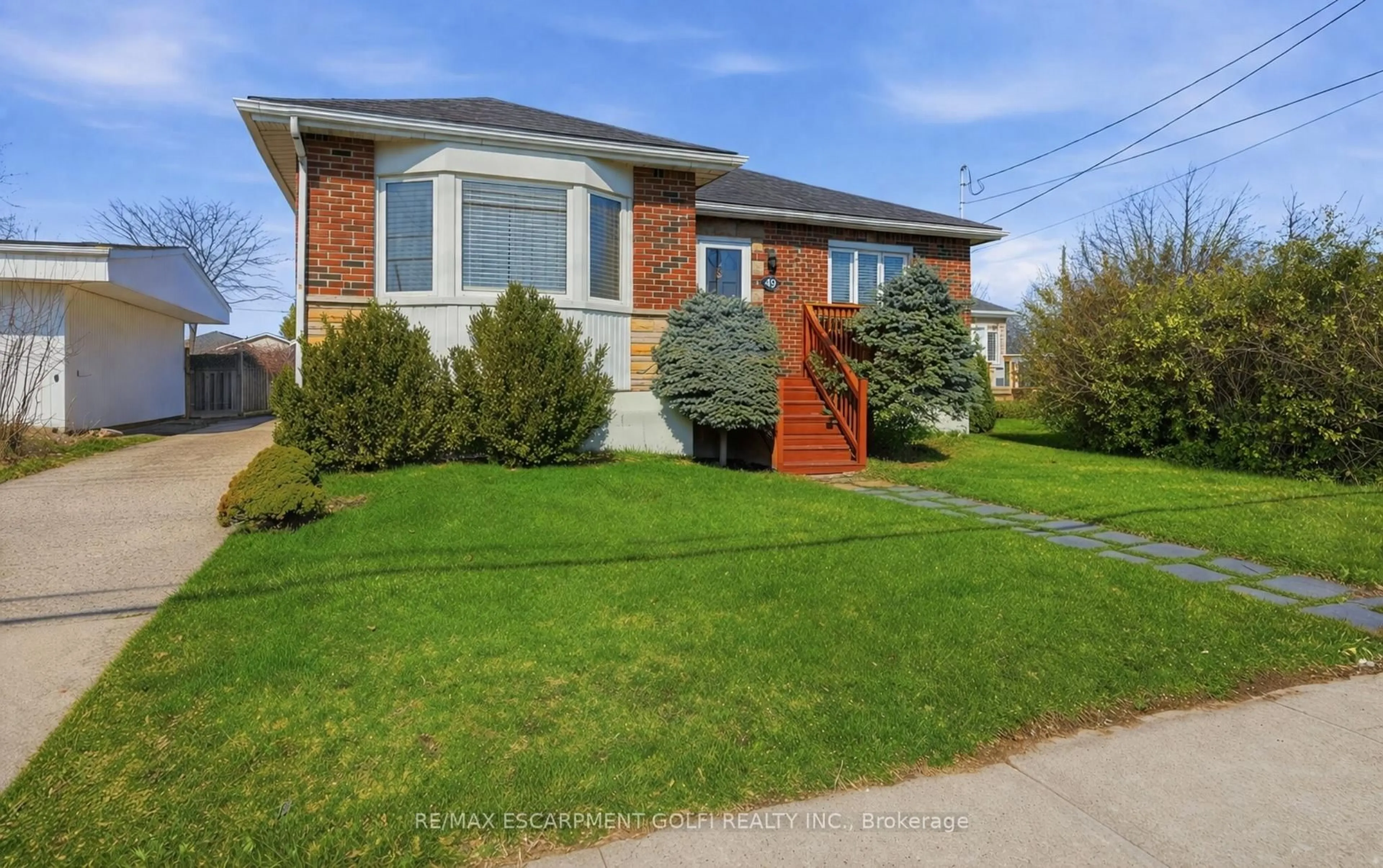 Home with brick exterior material, street for 848 UPPER WELLINGTON St, Hamilton Ontario L9A 3R9