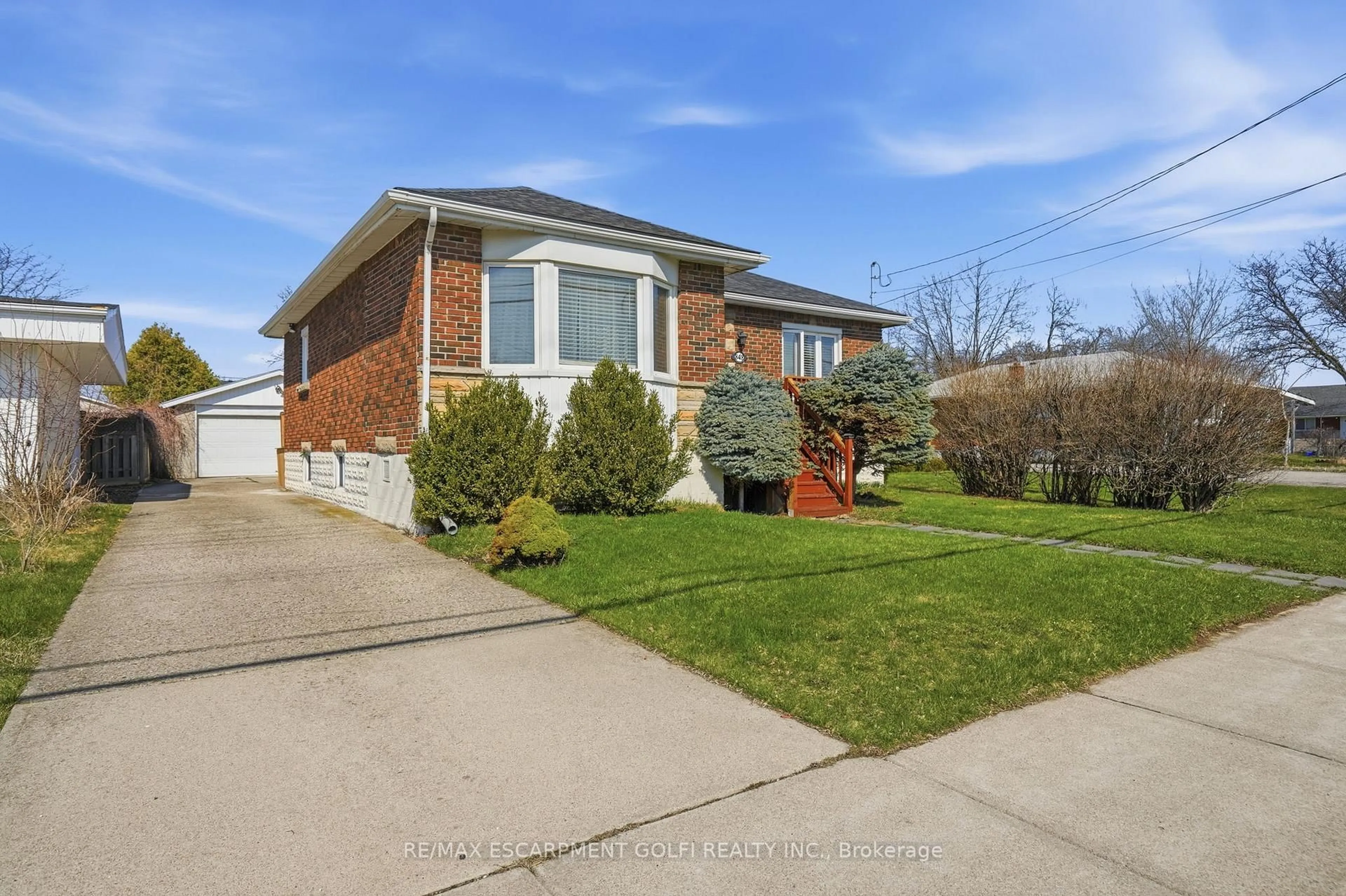 Home with brick exterior material, street for 848 UPPER WELLINGTON St, Hamilton Ontario L9A 3R9