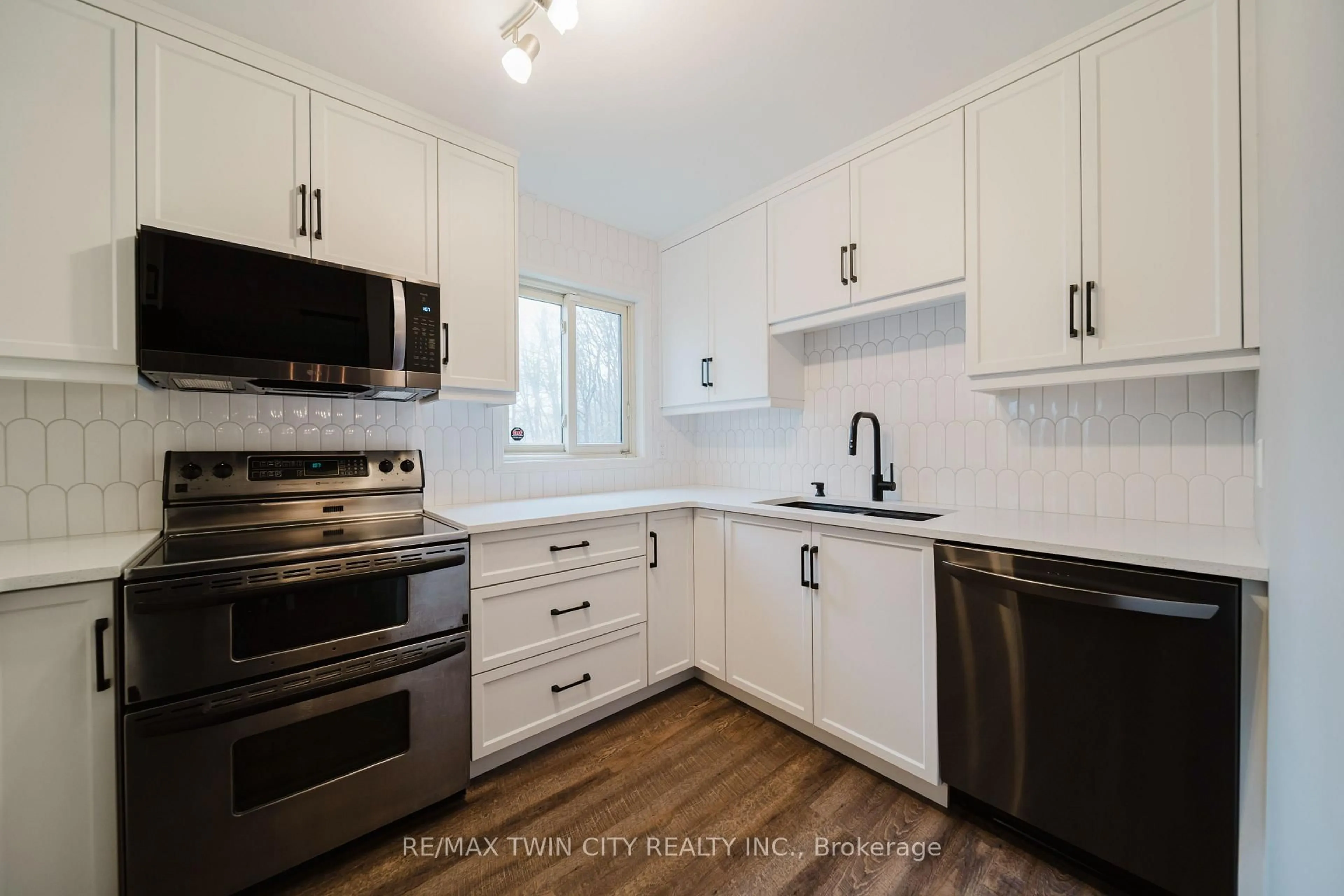 Standard kitchen, unknown for 20 Forrest Ave #13, Wilmot Ontario N3A 1Y2
