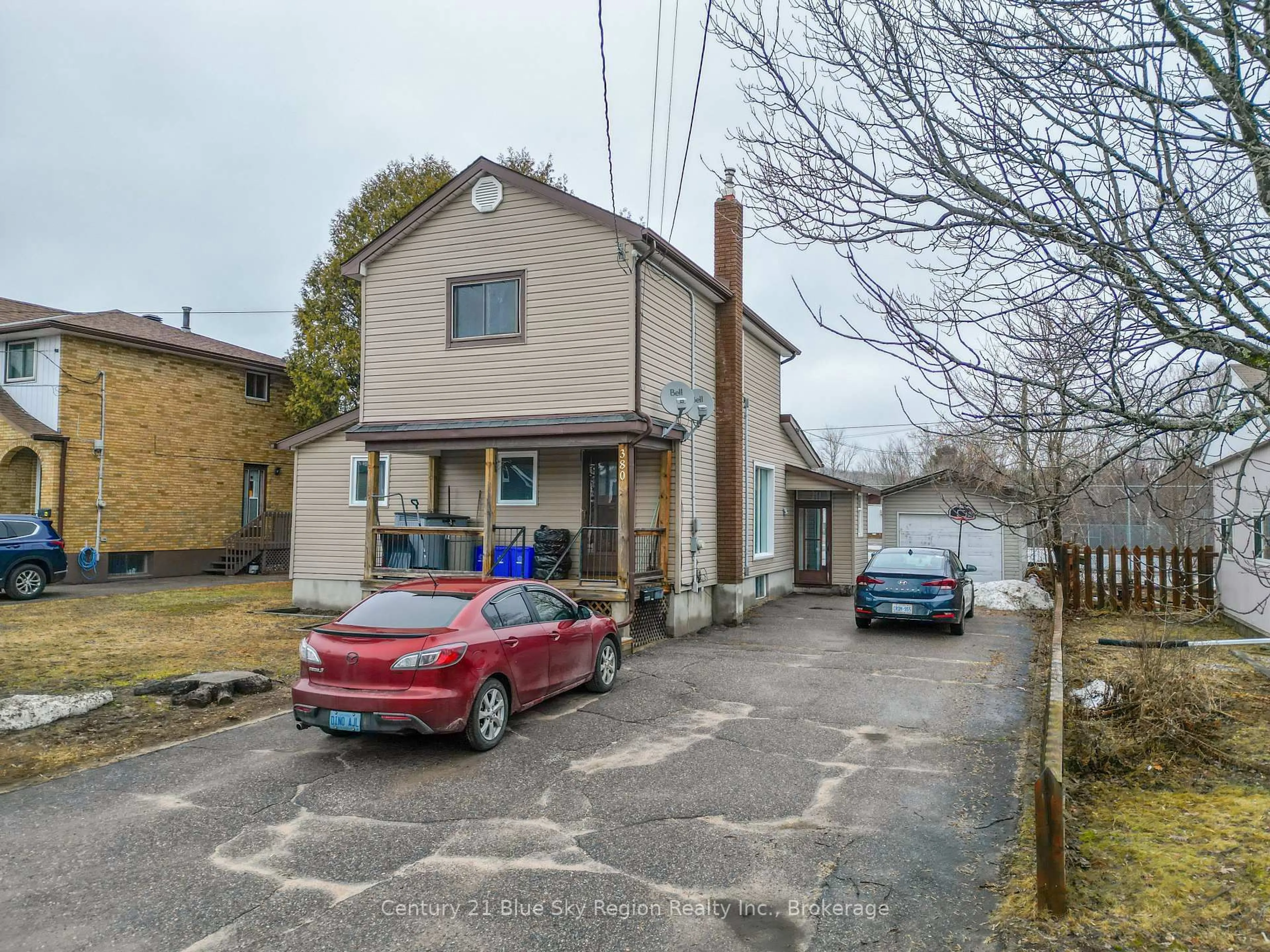 A pic from outside/outdoor area/front of a property/back of a property/a pic from drone, street for 380 Park Ave, North Bay Ontario P1B 7L3