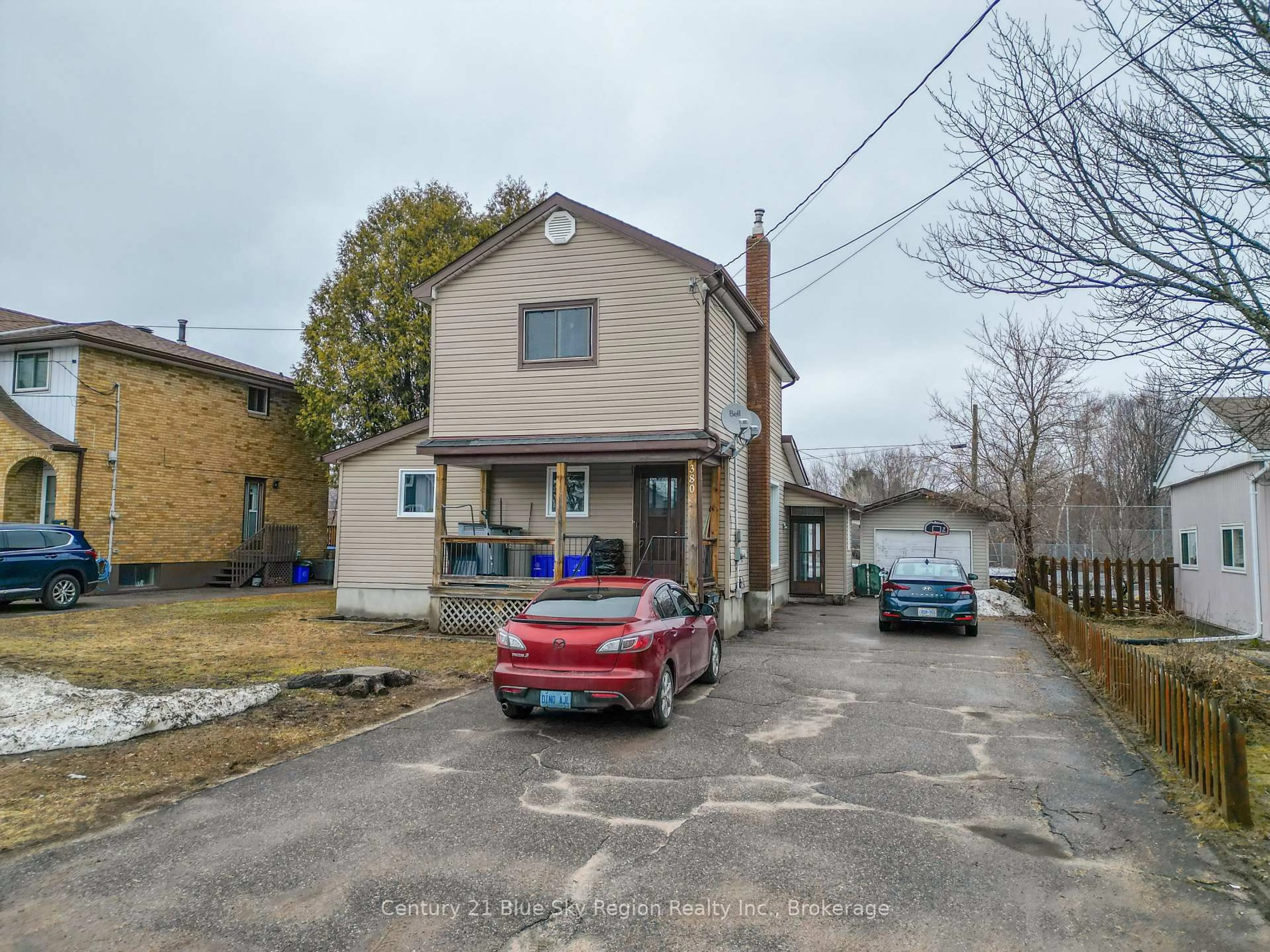A pic from outside/outdoor area/front of a property/back of a property/a pic from drone, street for 380 Park Ave, North Bay Ontario P1B 7L3