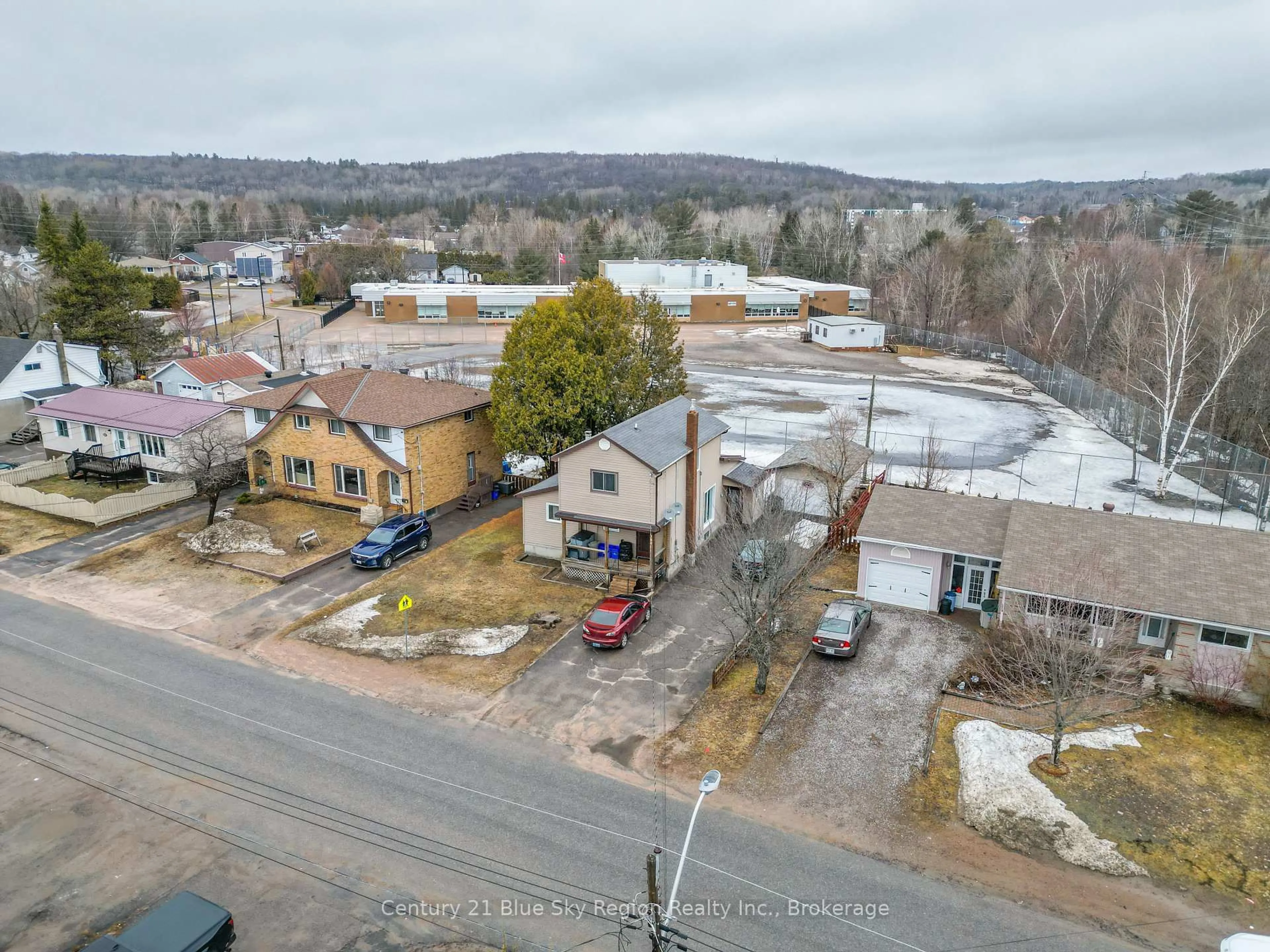 A pic from outside/outdoor area/front of a property/back of a property/a pic from drone, unknown for 380 Park Ave, North Bay Ontario P1B 7L3
