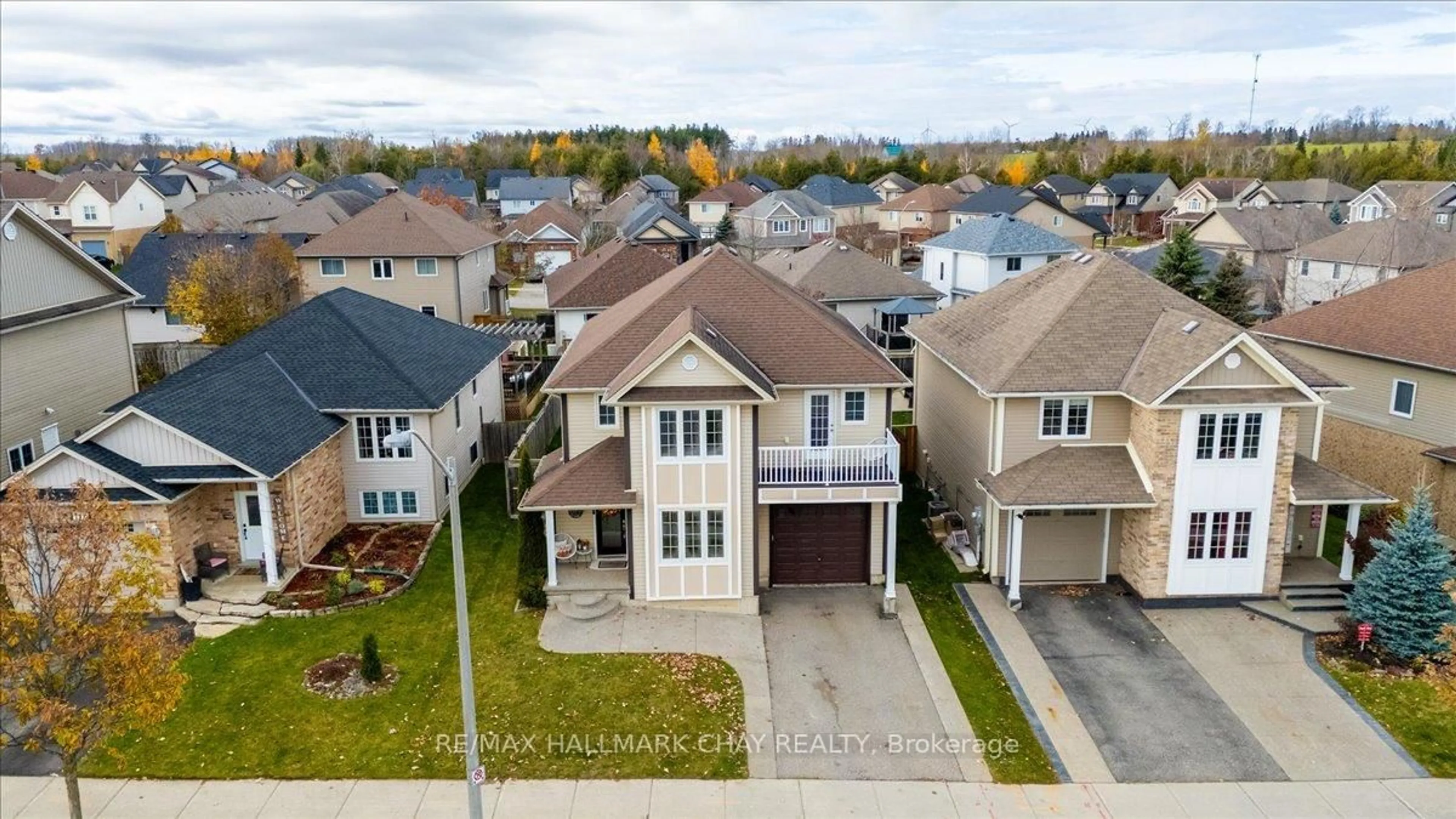 A pic from outside/outdoor area/front of a property/back of a property/a pic from drone, street for 112 Silk Dr, Shelburne Ontario L9V 3E2