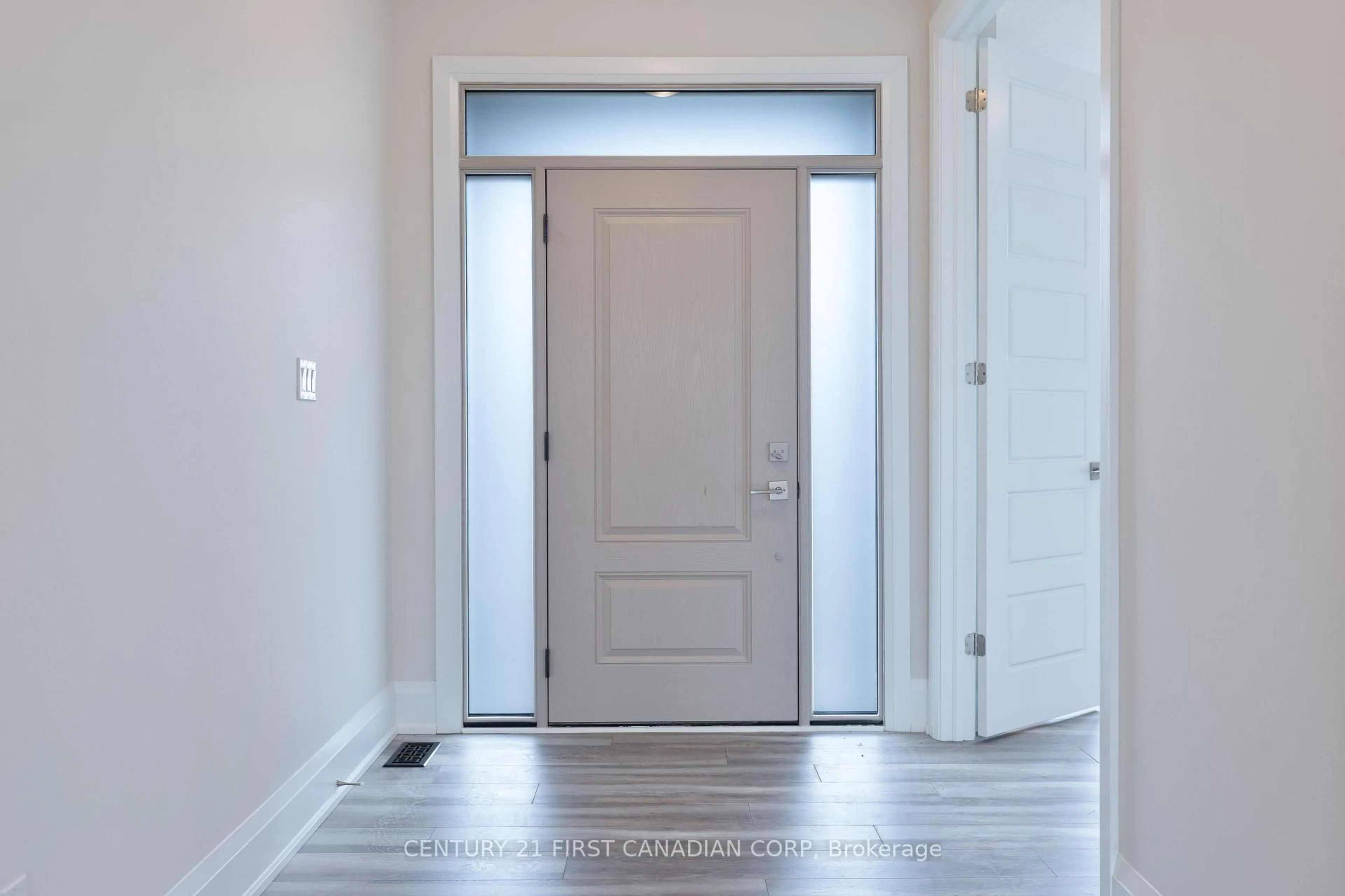 Indoor entryway for 240 LEITCH St, Dutton/Dunwich Ontario N0L 1J0