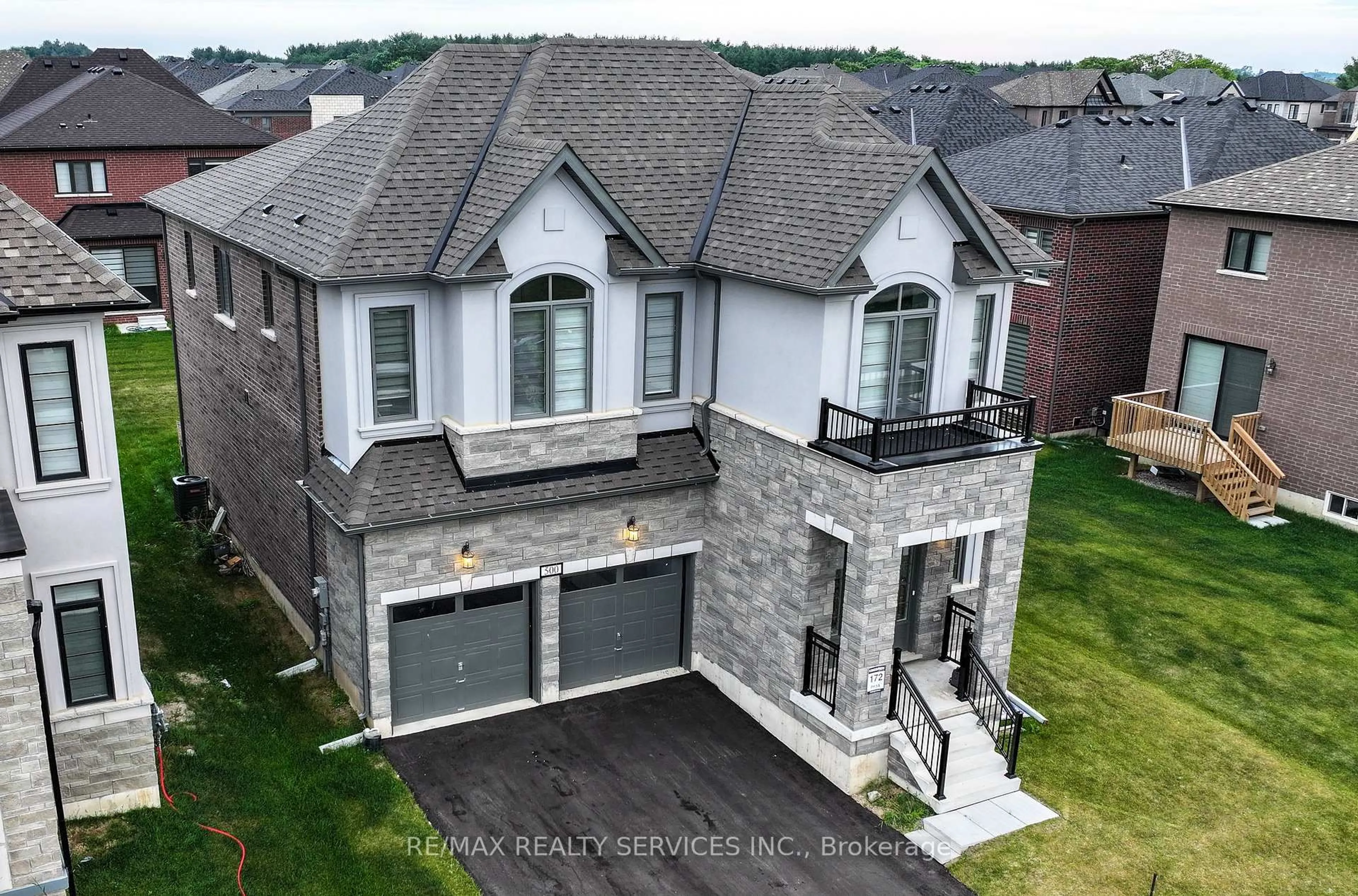 A pic from outside/outdoor area/front of a property/back of a property/a pic from drone, unknown for 500 Bedi Dr, Woodstock Ontario N4T 0P1