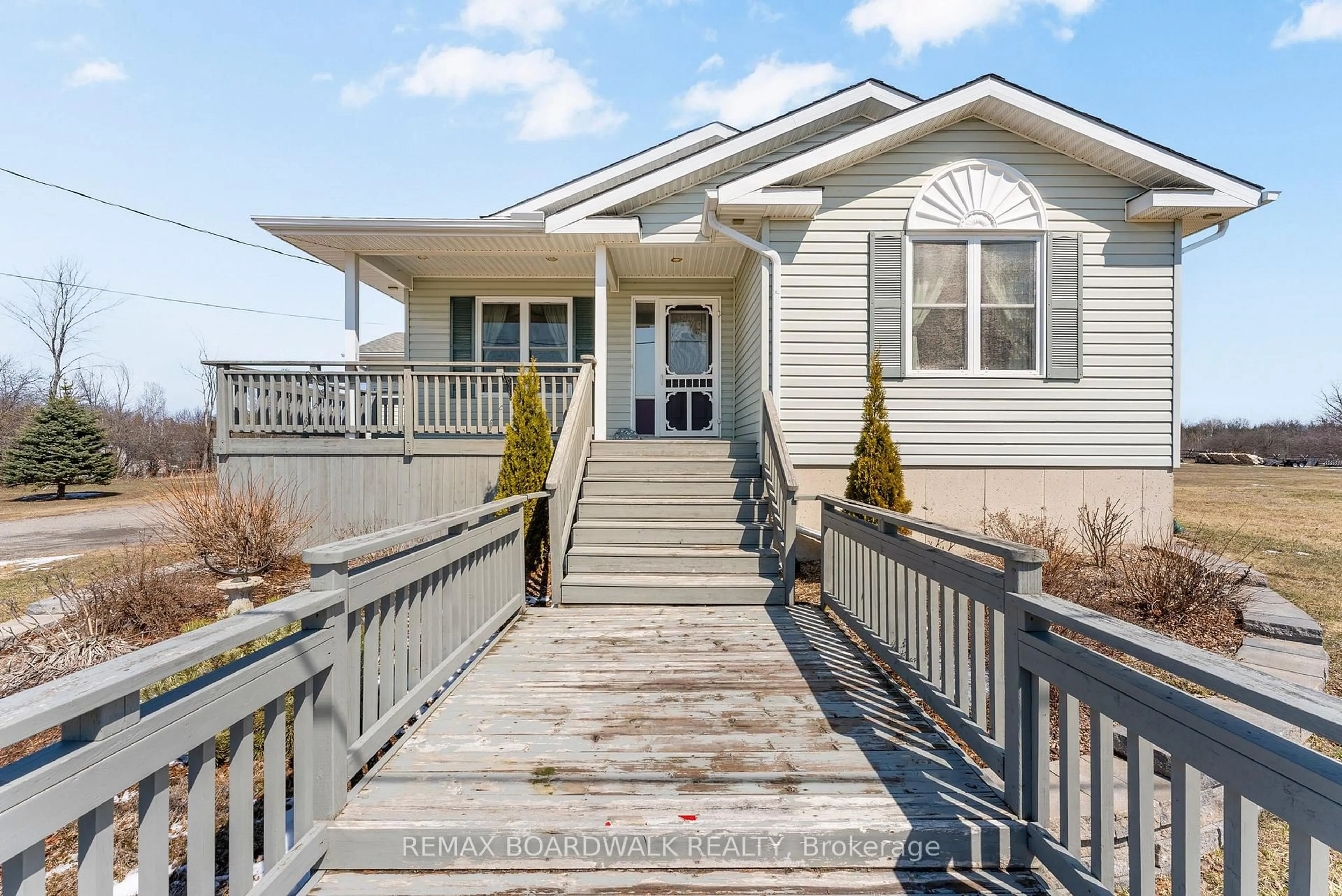 Home with vinyl exterior material, street for 1918 Rosedale Rd, Smiths Falls Ontario K7A 4S6