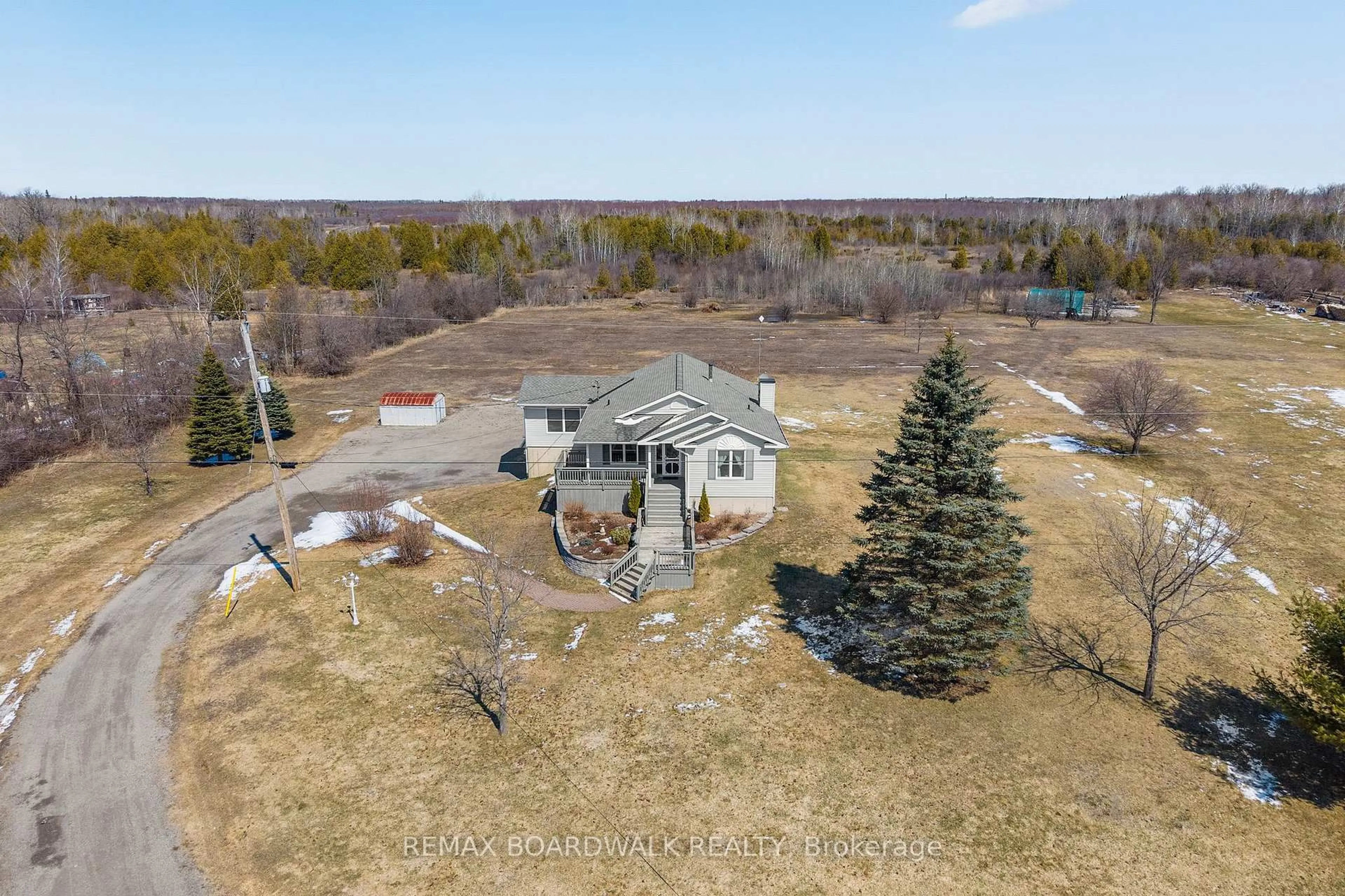 A pic from outside/outdoor area/front of a property/back of a property/a pic from drone, unknown for 1918 Rosedale Rd, Smiths Falls Ontario K7A 4S6
