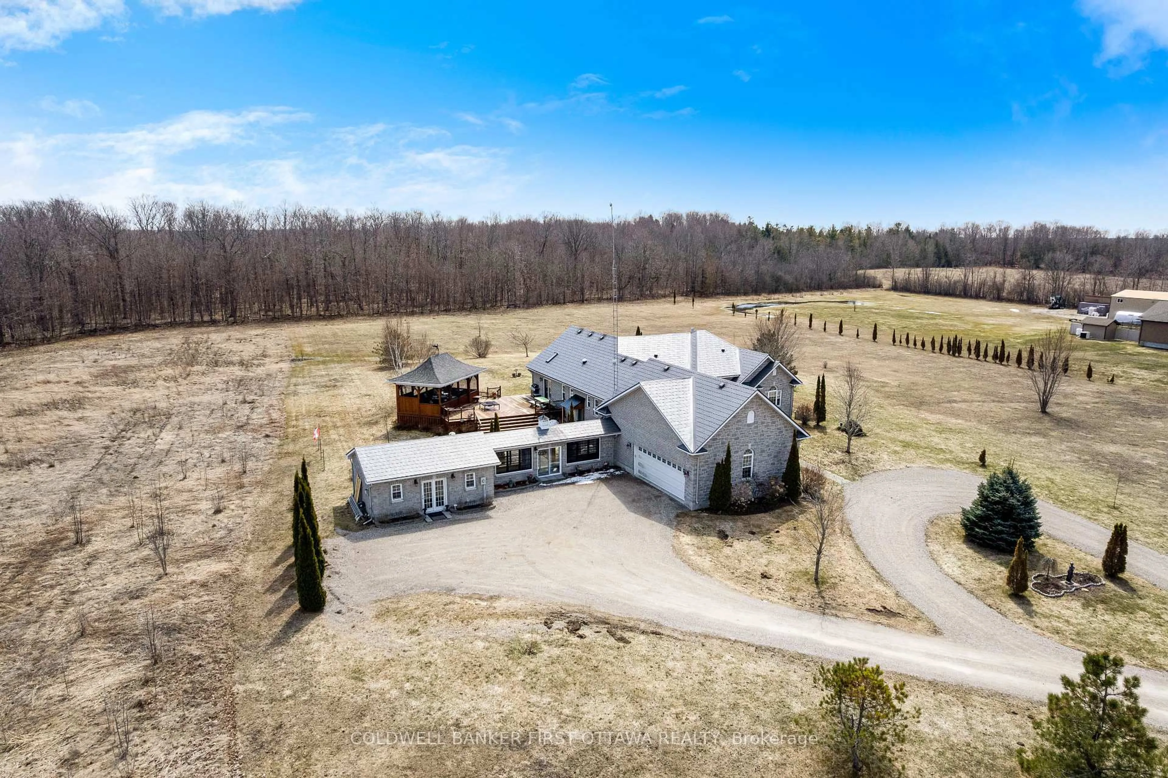 A pic from outside/outdoor area/front of a property/back of a property/a pic from drone, building for 1111 West Shore Dr, Perth Ontario K7H 0J3