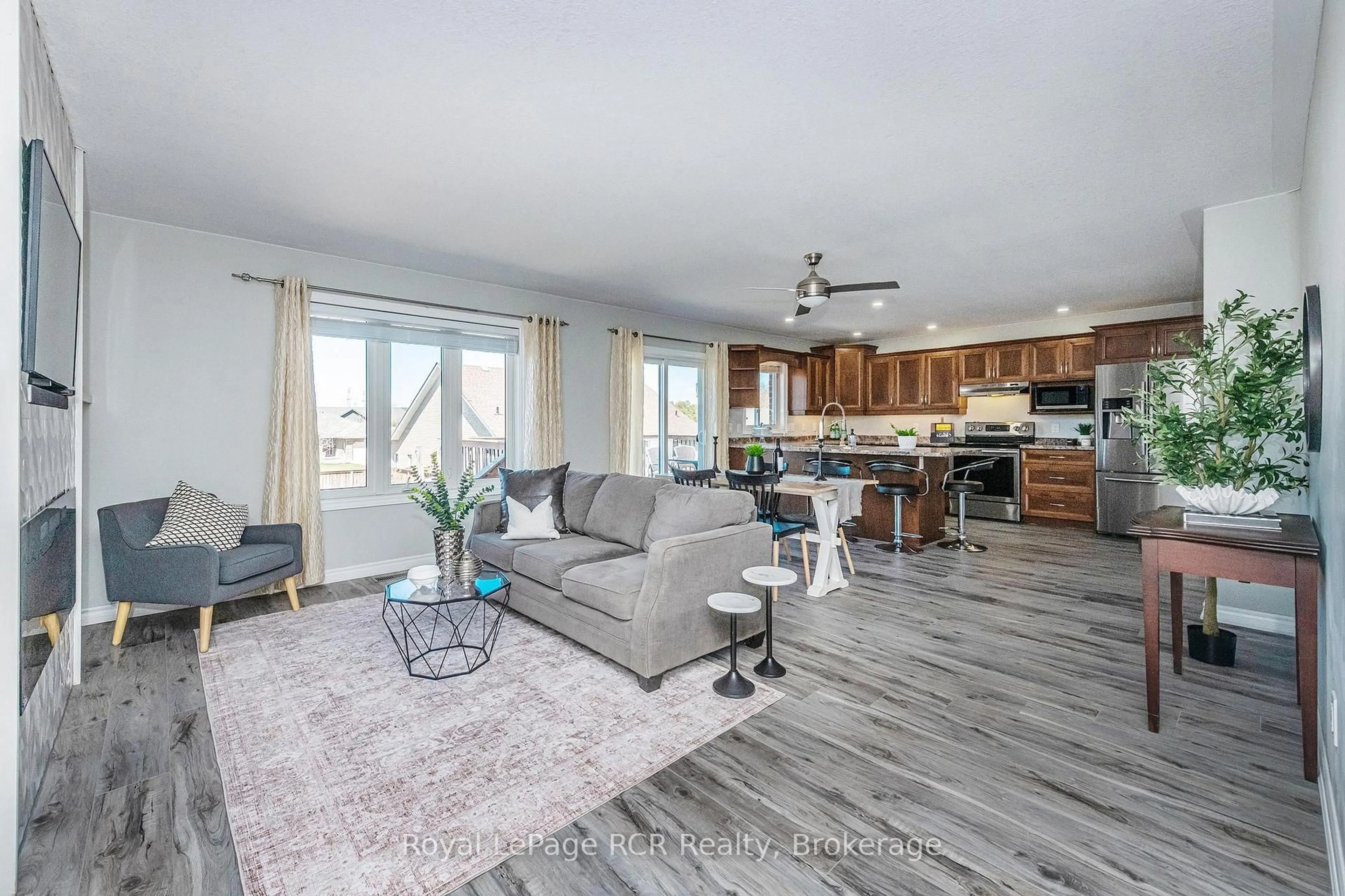 Open concept kitchen, unknown for 760 16th St, Hanover Ontario N4N 3W8