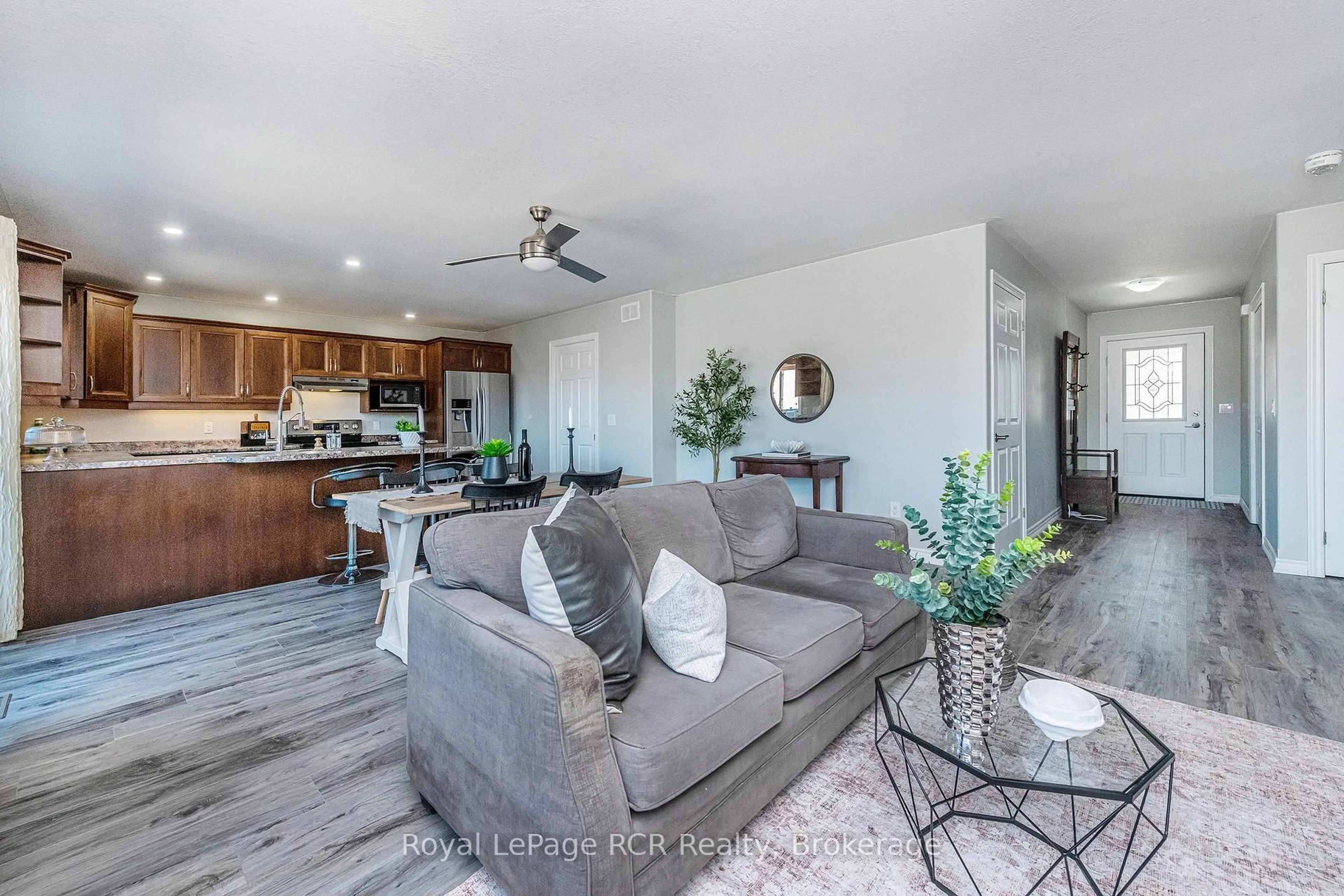 Living room with furniture, unknown for 760 16th St, Hanover Ontario N4N 3W8