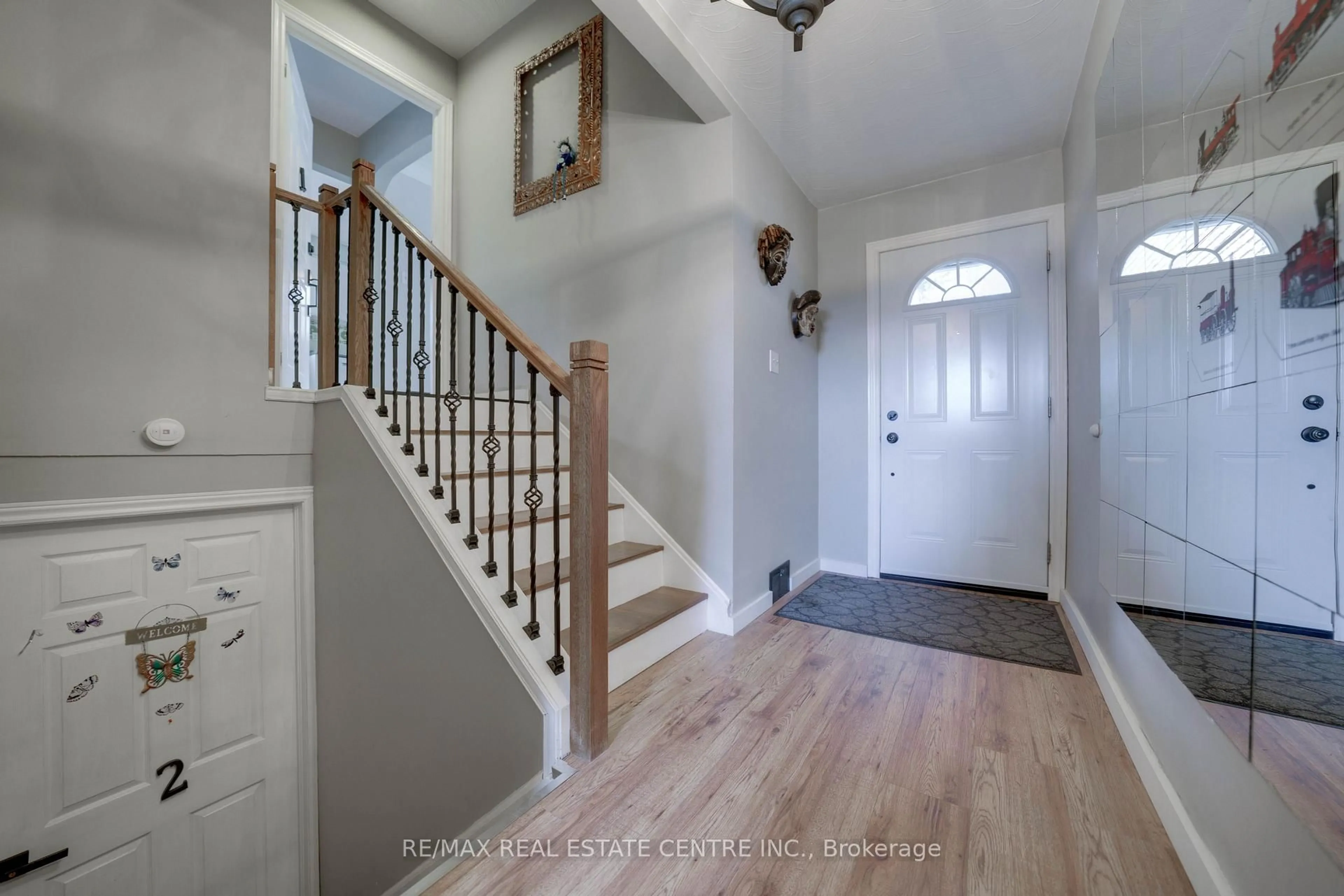 Indoor entryway for 23 Taymall St, Hamilton Ontario L8W 1Z7