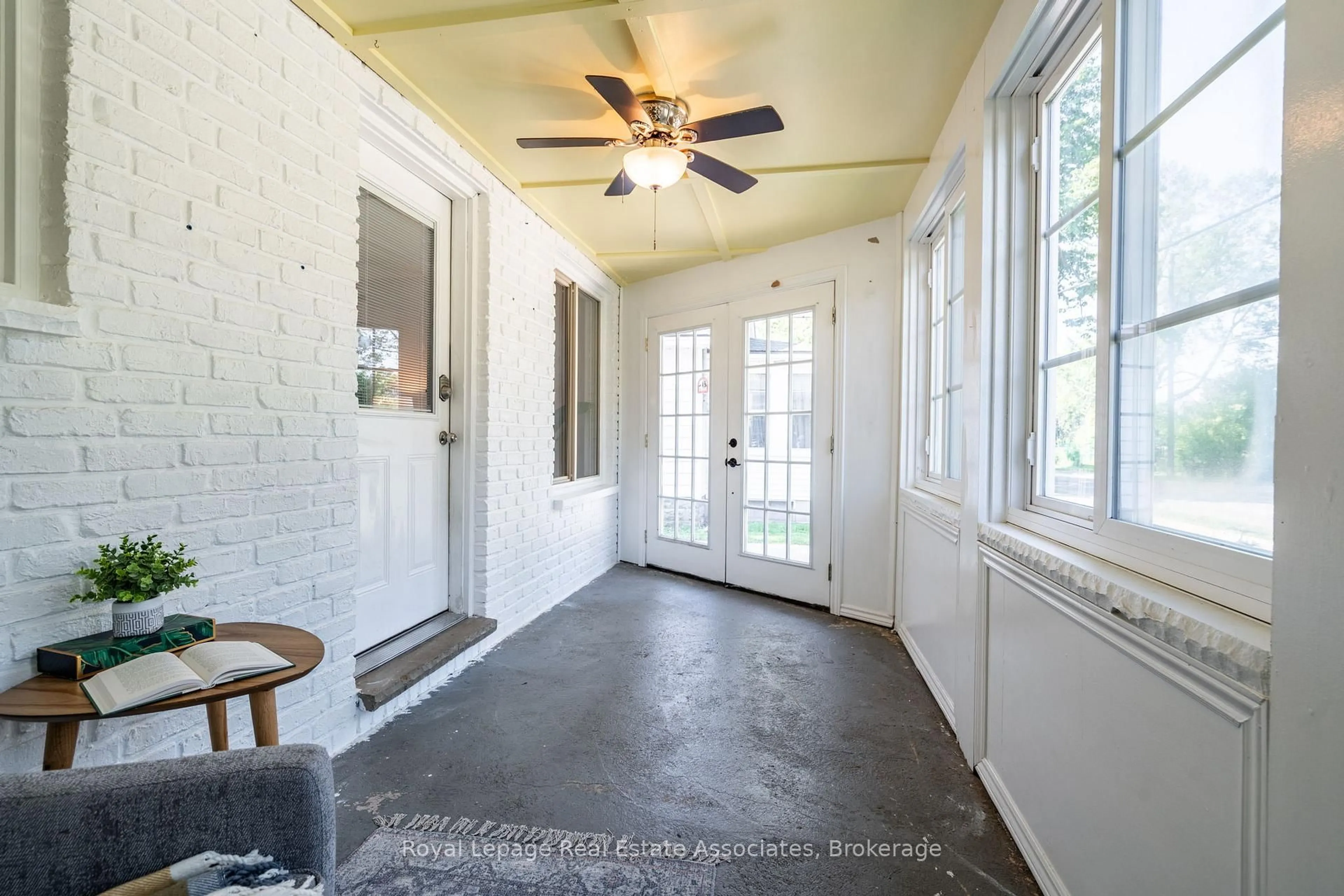 Indoor entryway for 110 Derby Rd, Fort Erie Ontario L0S 1B0