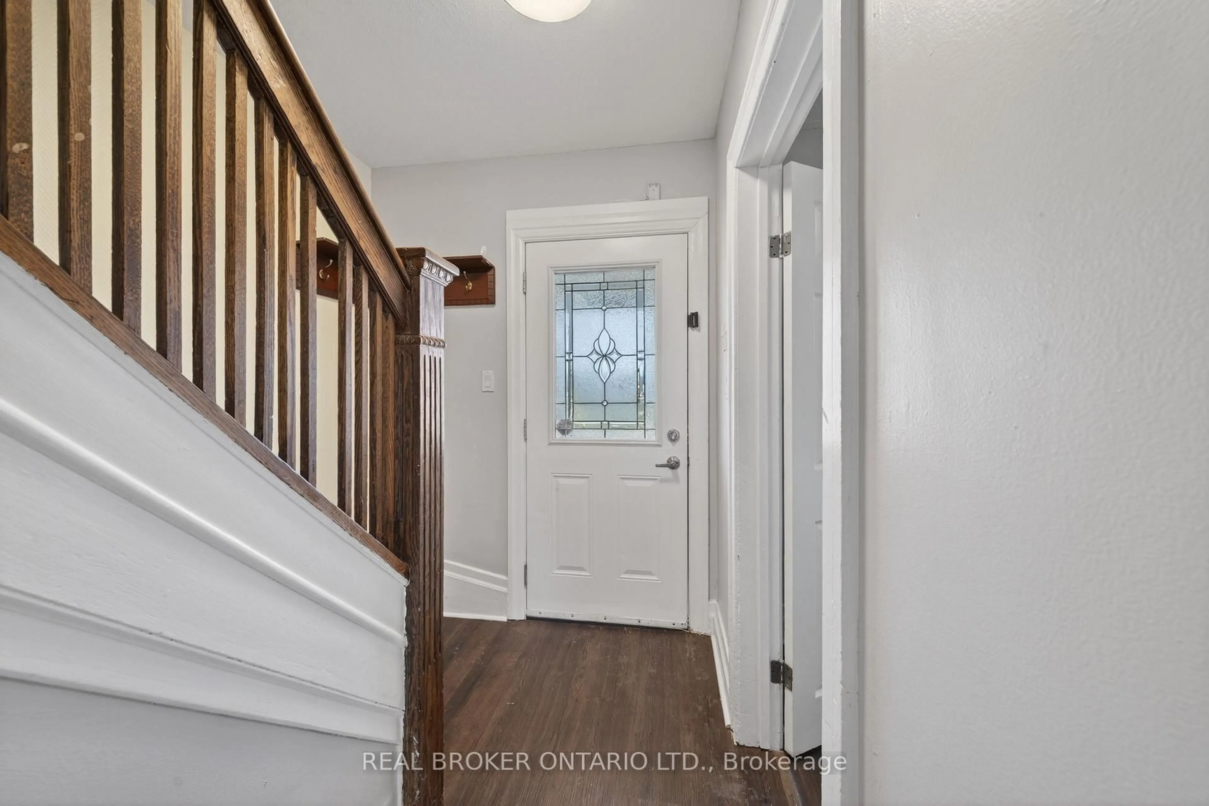 Indoor entryway for 4475 First Ave, Niagara Falls Ontario L2E 4G1