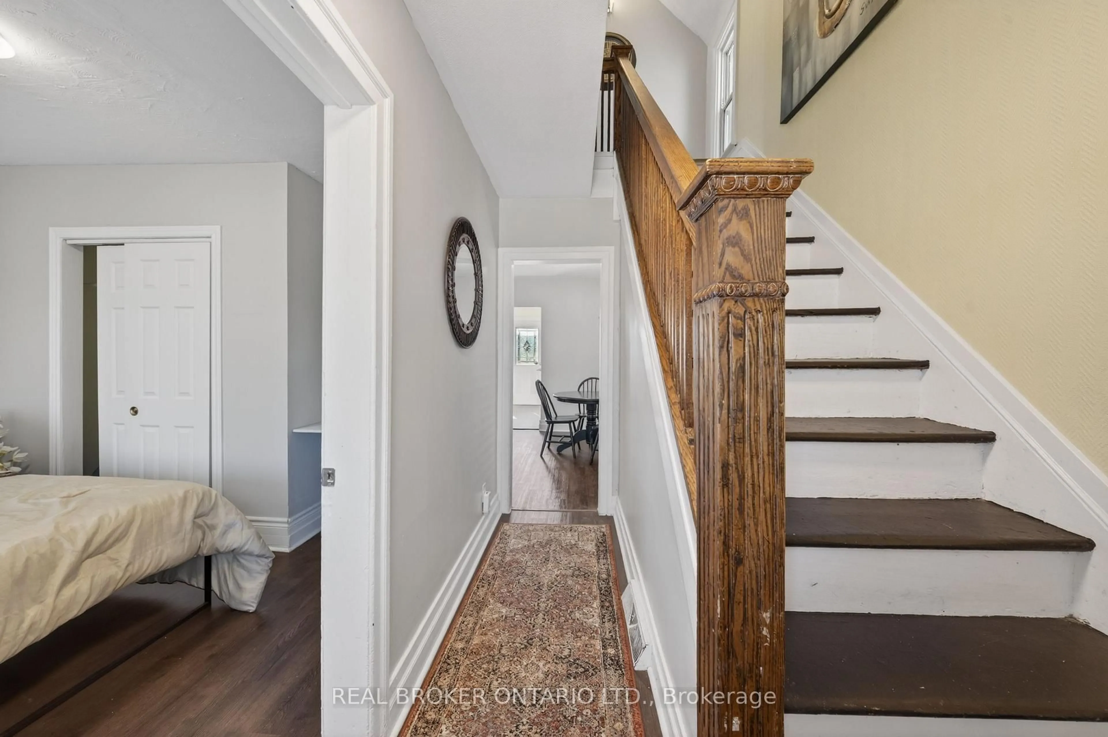 Indoor entryway for 4475 First Ave, Niagara Falls Ontario L2E 4G1