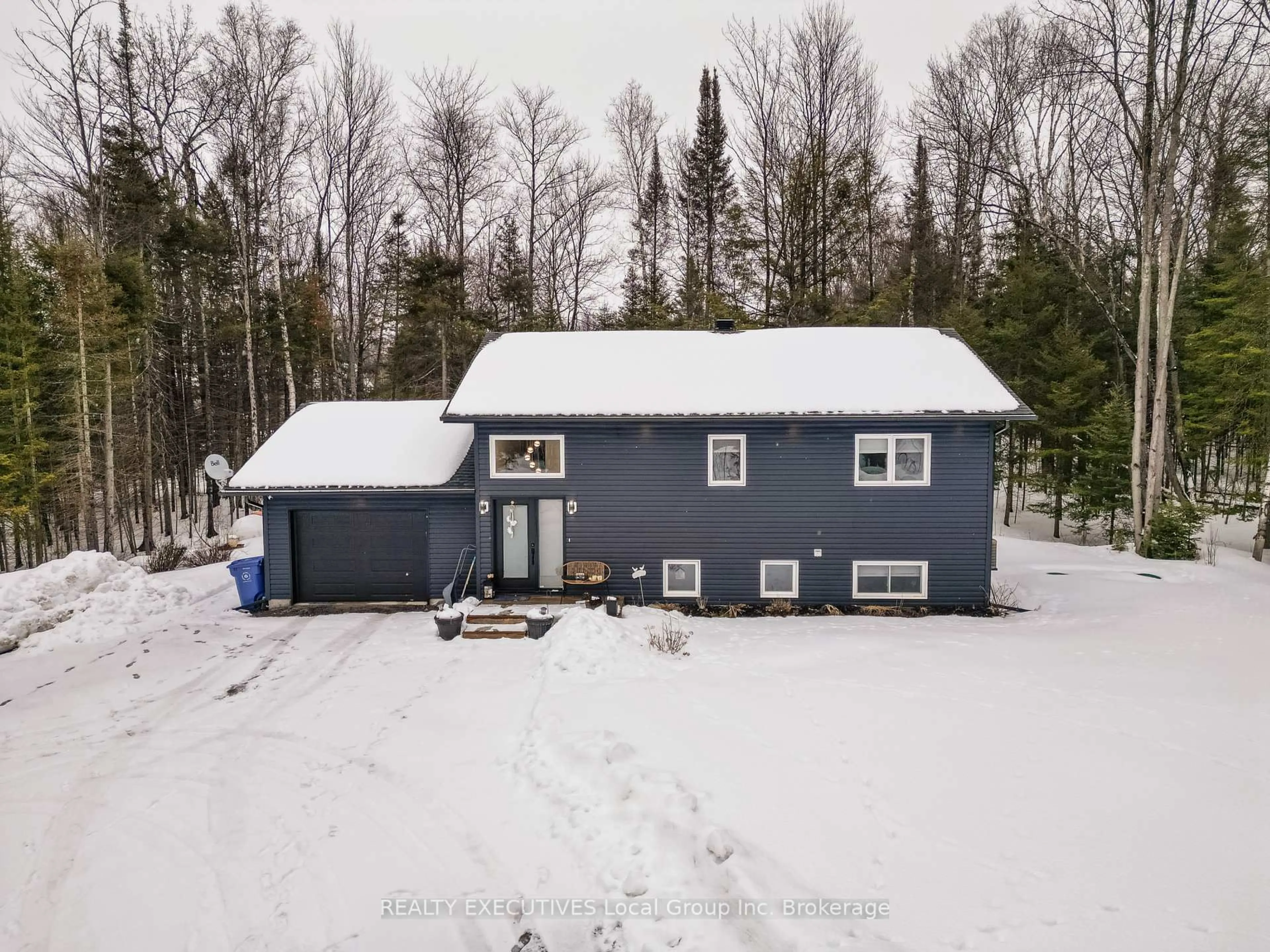 A pic from outside/outdoor area/front of a property/back of a property/a pic from drone, building for 61 Astor St, East Ferris Ontario P0H 1B0