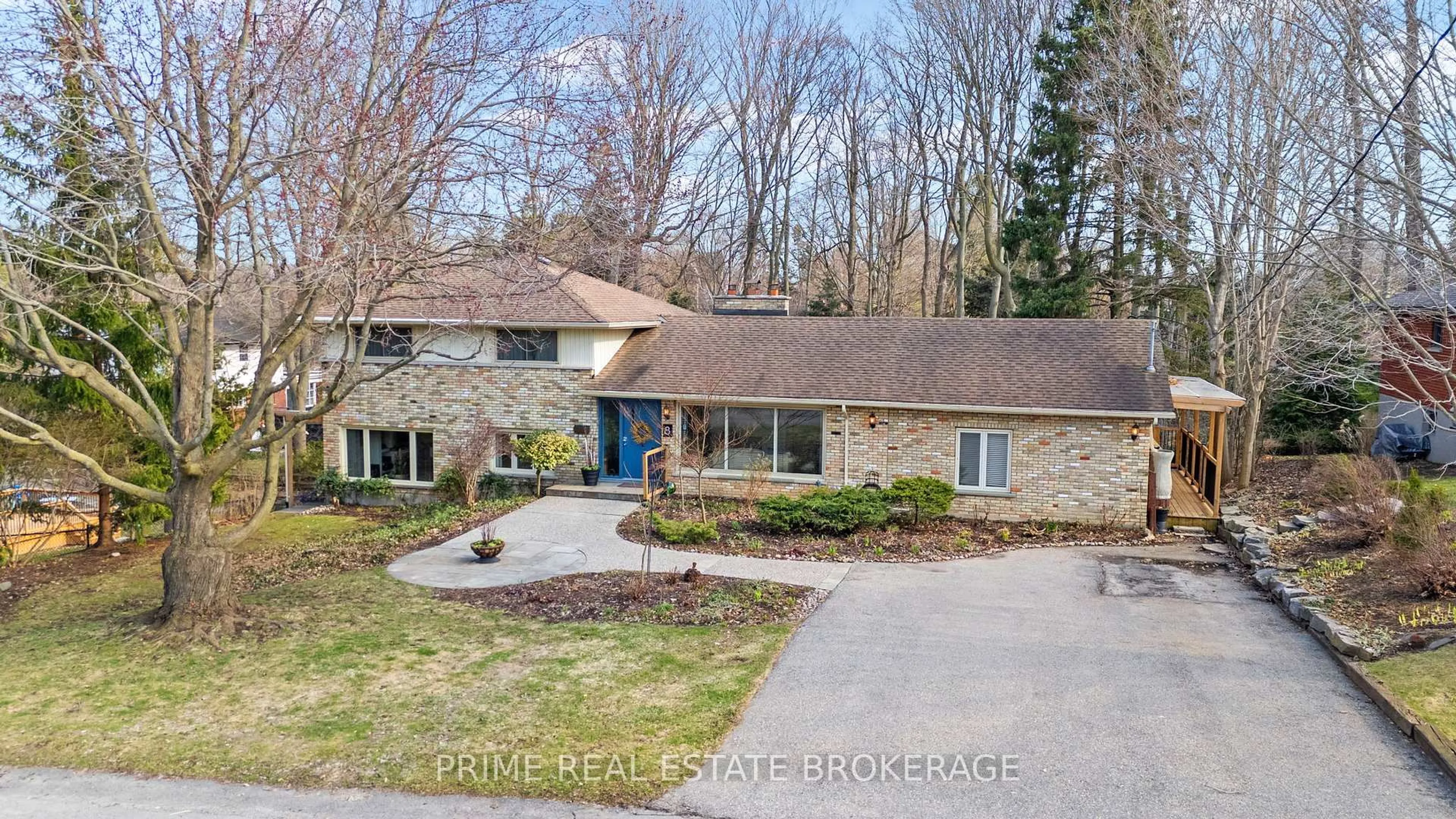 A pic from outside/outdoor area/front of a property/back of a property/a pic from drone, street for 8 Cramston Cres, London North Ontario N6H 3A4