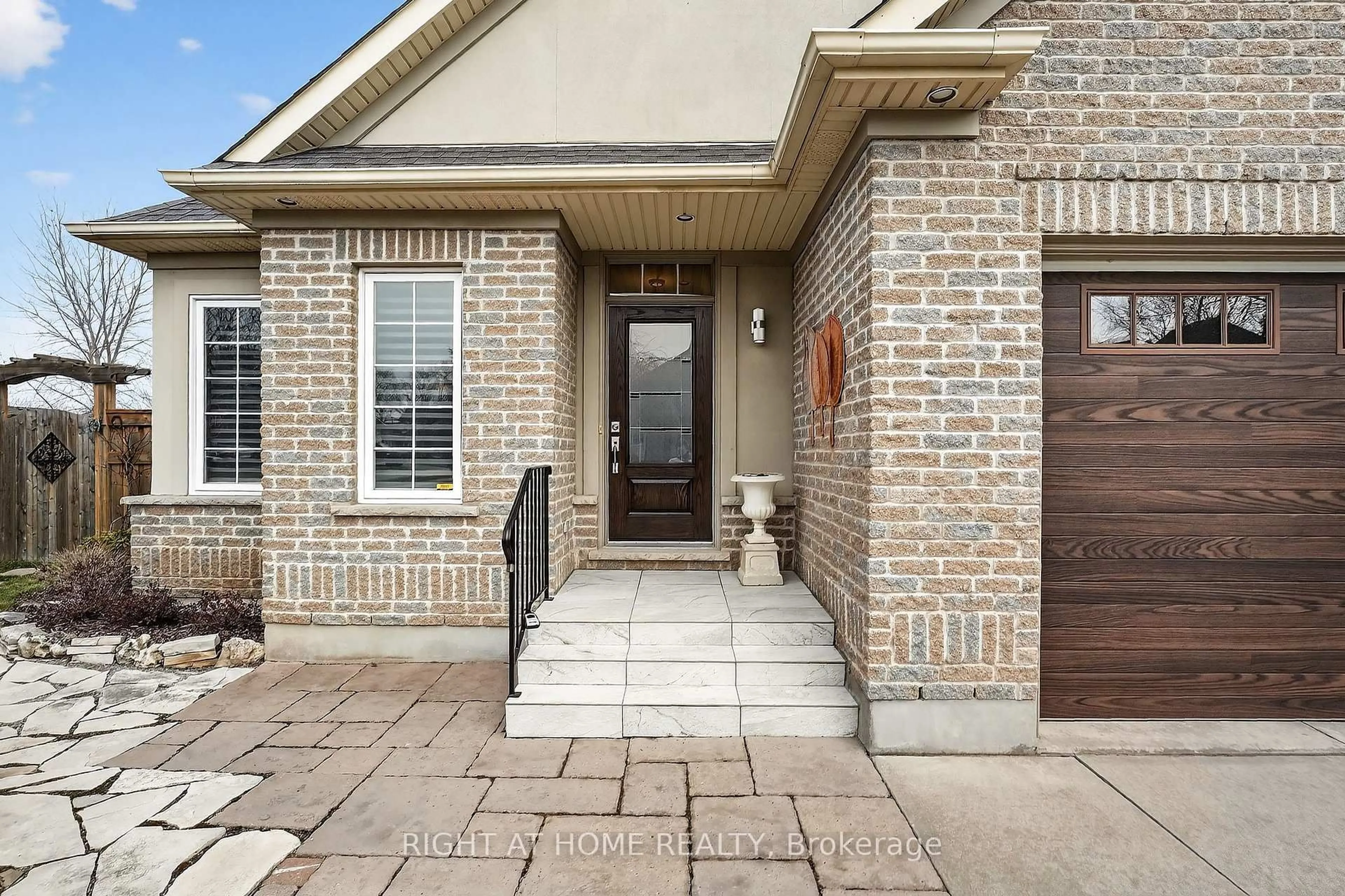 Home with brick exterior material, street for 2 Seyval Pl, Niagara-on-the-Lake Ontario L0S 1J0