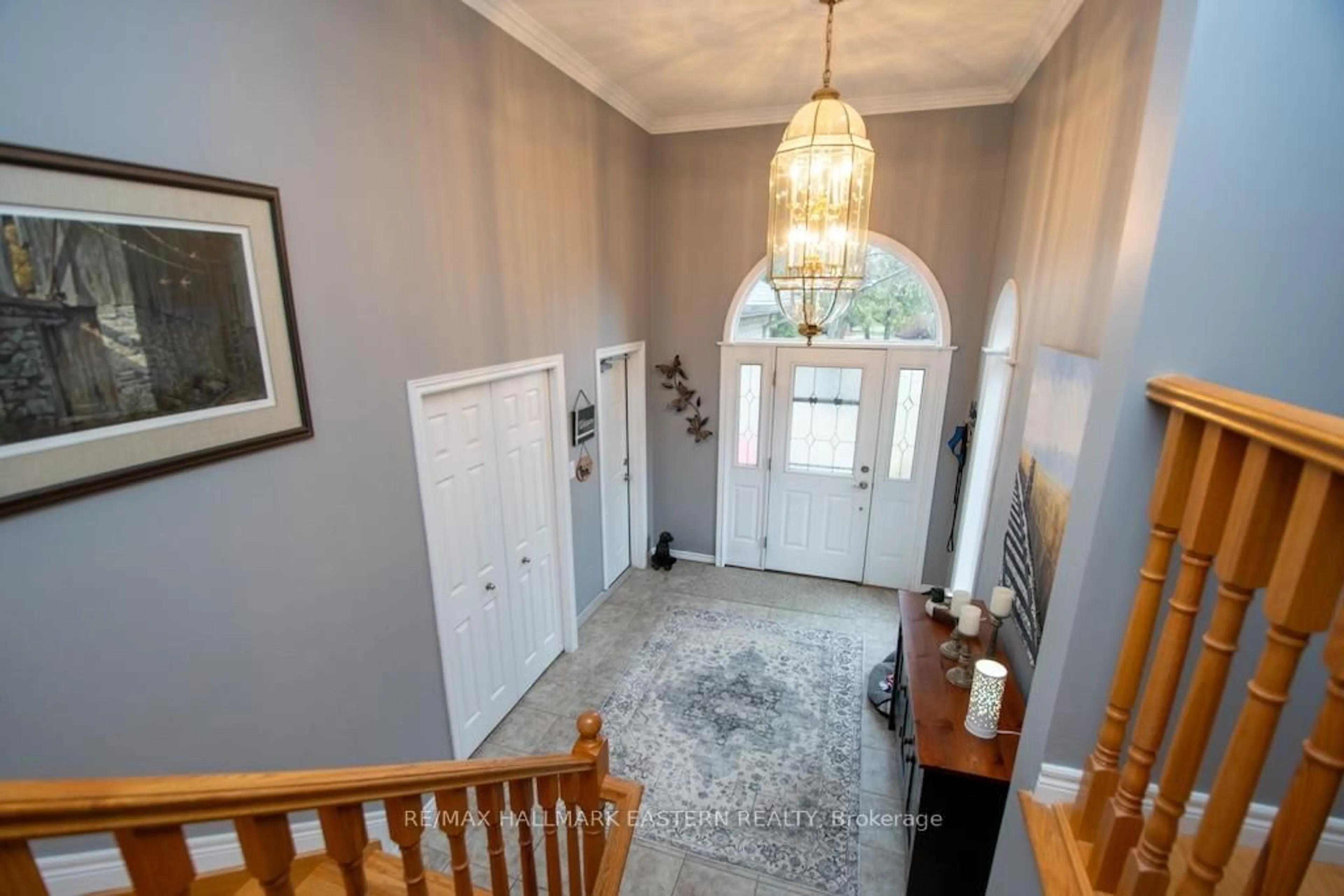 Indoor foyer for 4 Huntingwood Cres, Kawartha Lakes Ontario K0M 1A0