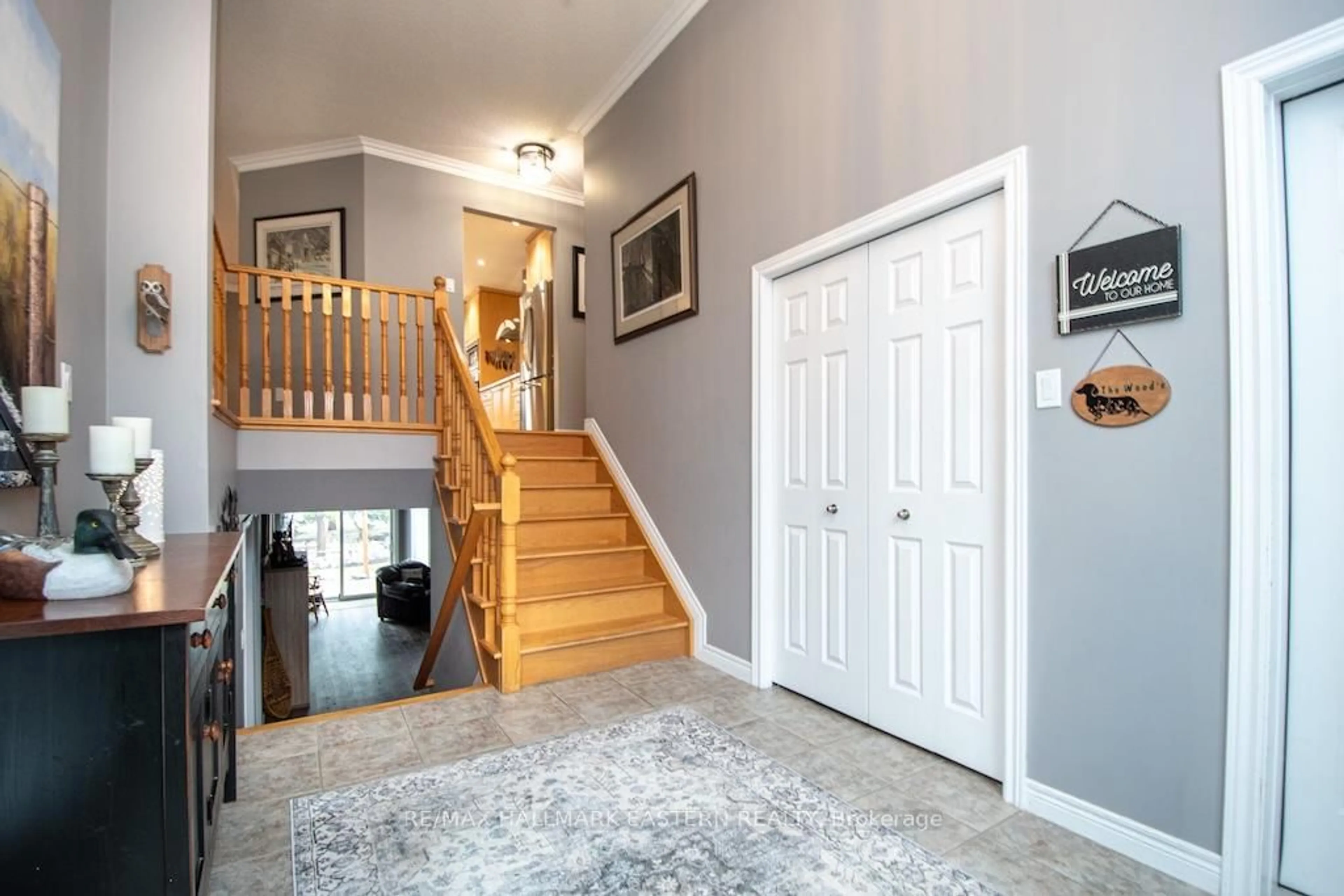 Indoor foyer for 4 Huntingwood Cres, Kawartha Lakes Ontario K0M 1A0