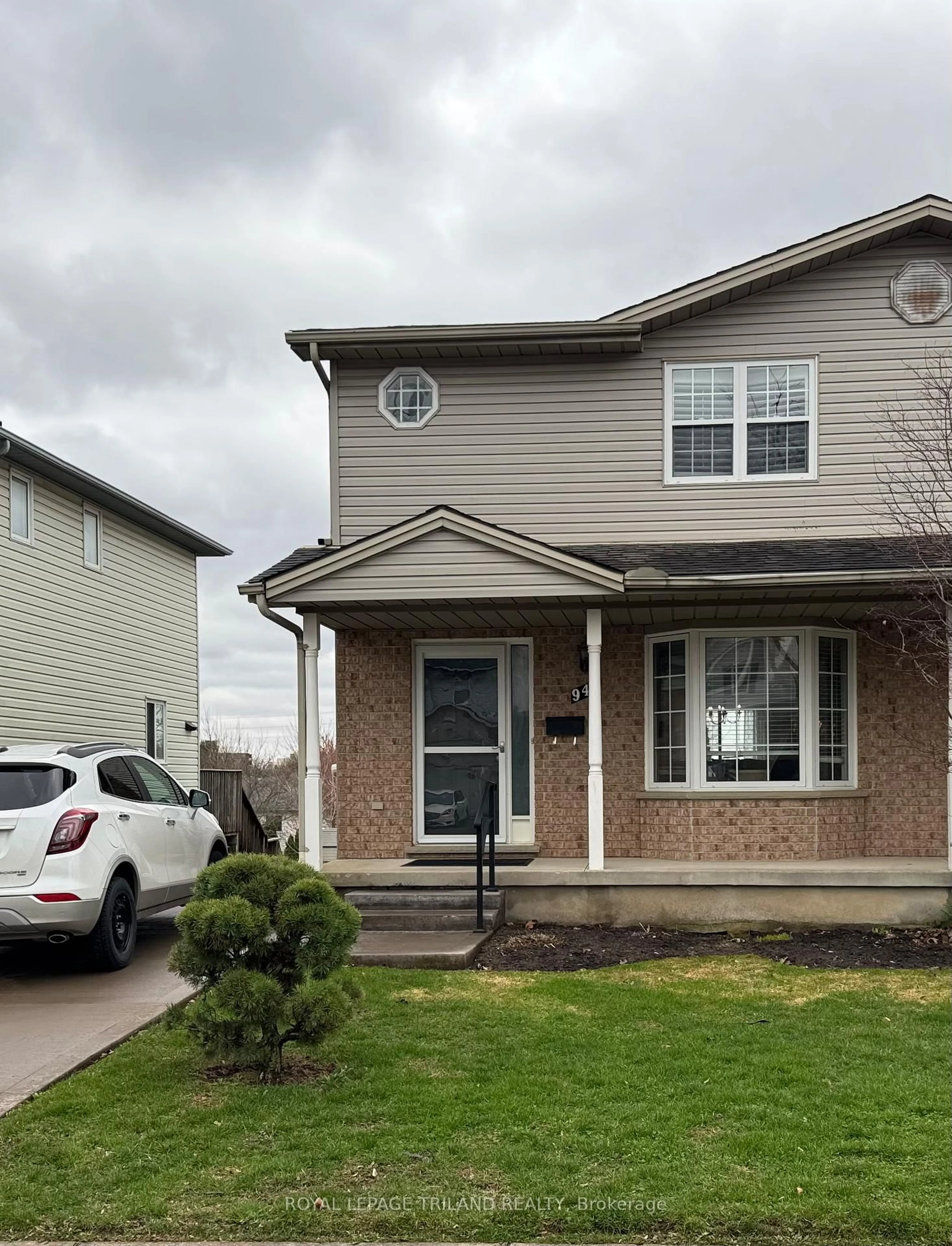 Home with vinyl exterior material, street for 943 Thistledown Way, London North Ontario N6G 4Z6