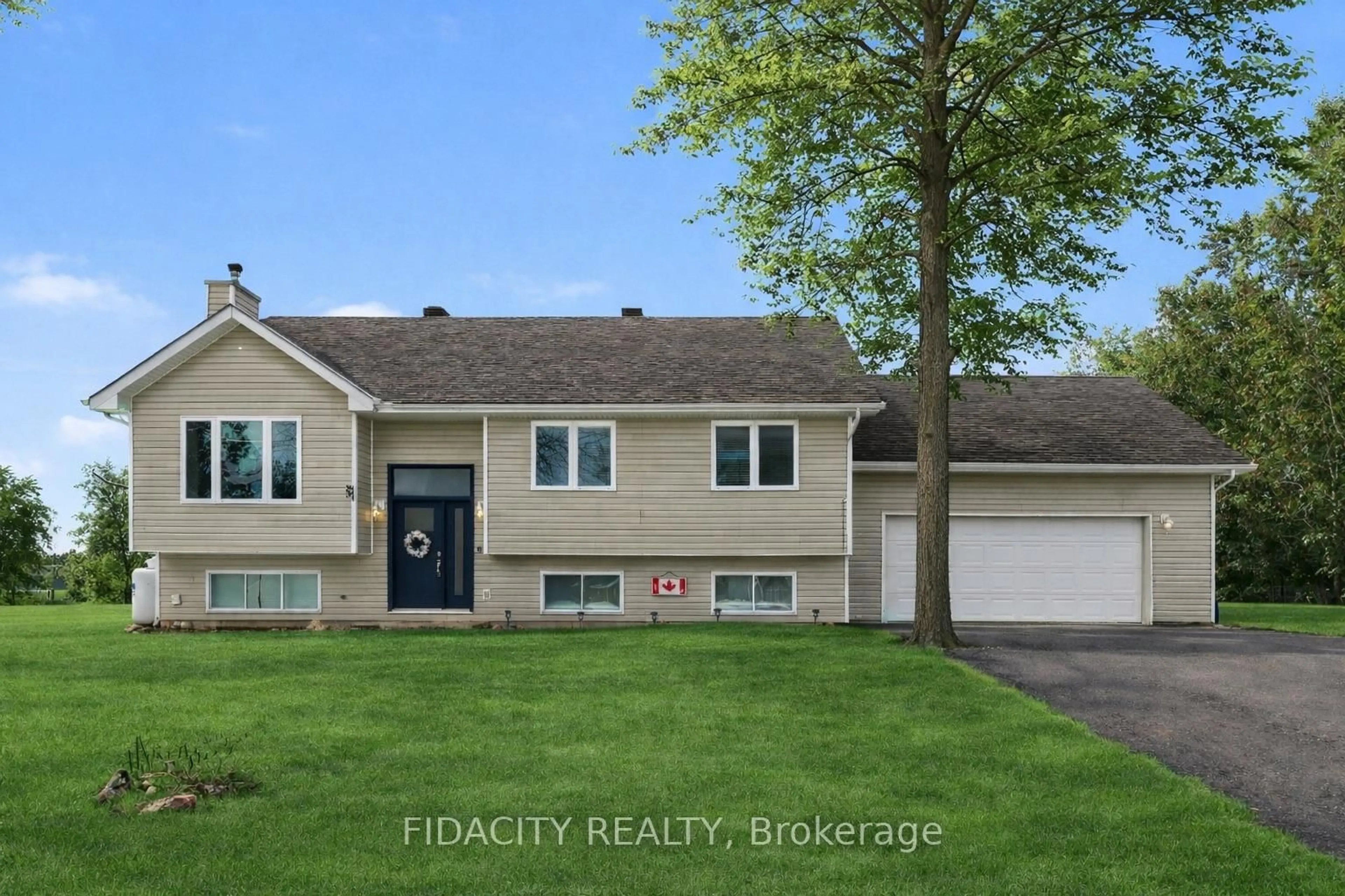 Home with vinyl exterior material, street for 266 Clifford Campbell St, Fitzroy Harbour Ontario K0A 1X0