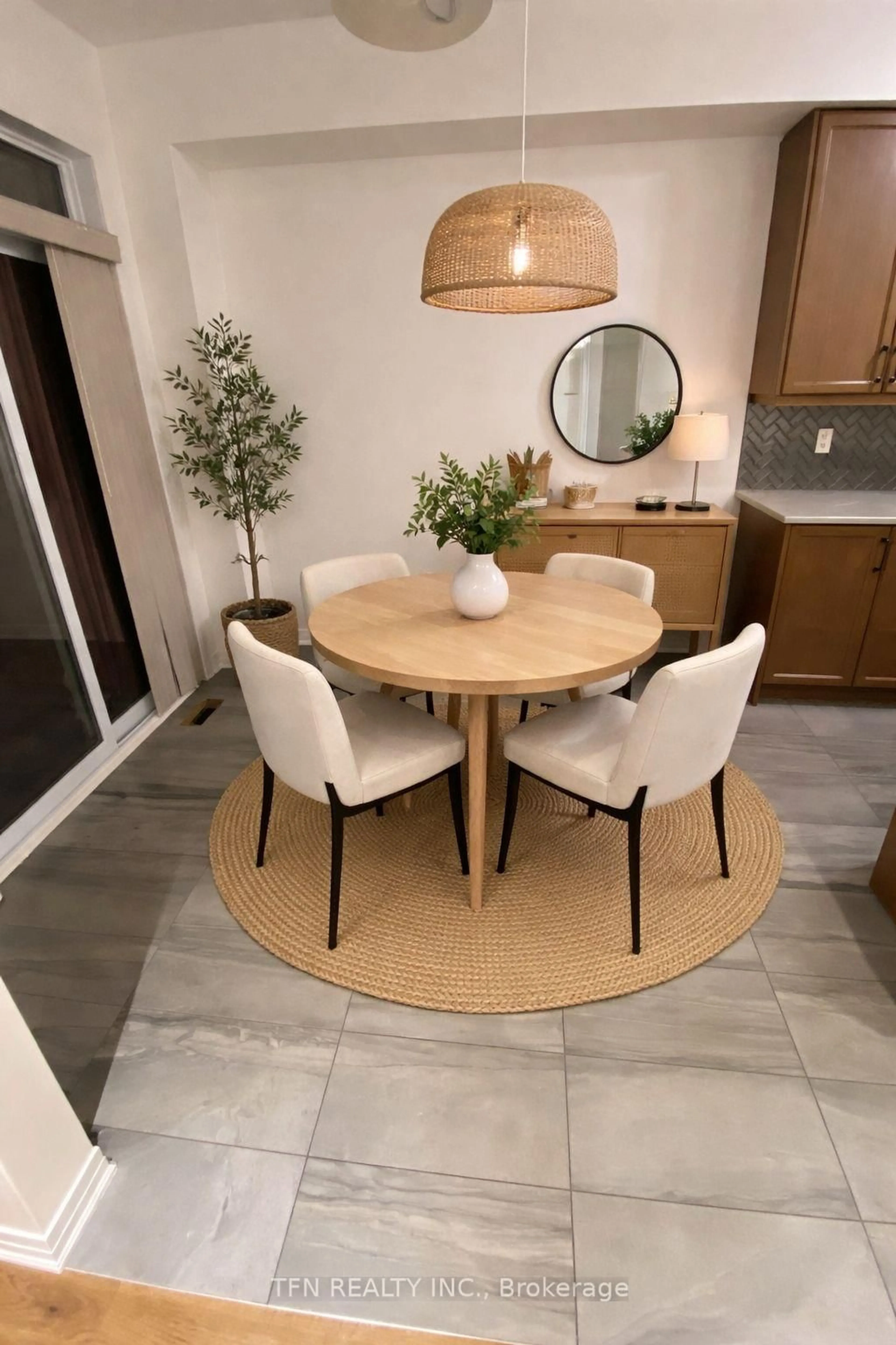 Dining room, ceramic/tile floor for 199 Port Cres, Welland Ontario L3B 0N2