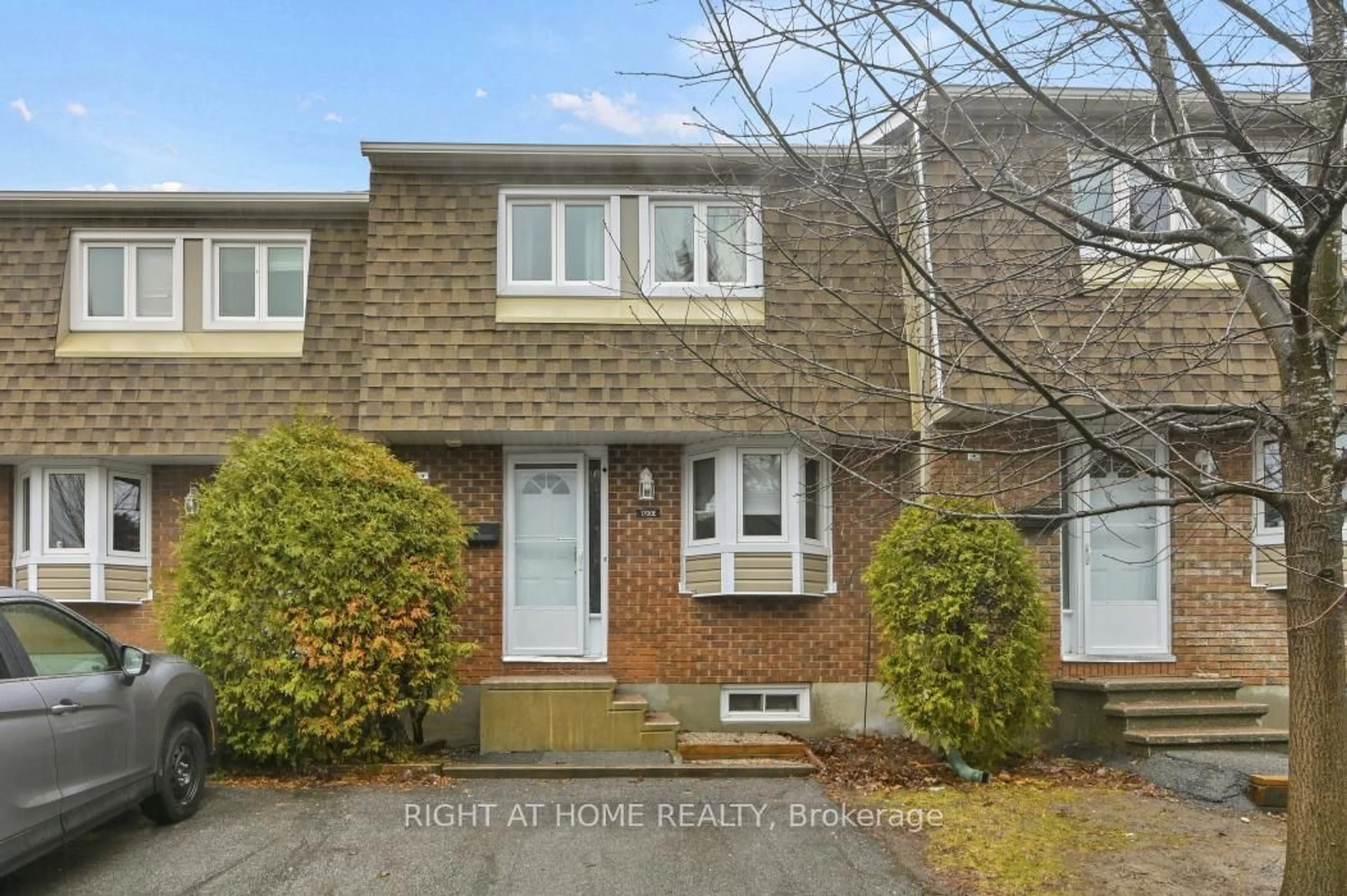 Home with vinyl exterior material, street for 1700 Lamoureux Dr #E, Orleans Ontario K1E 2N2