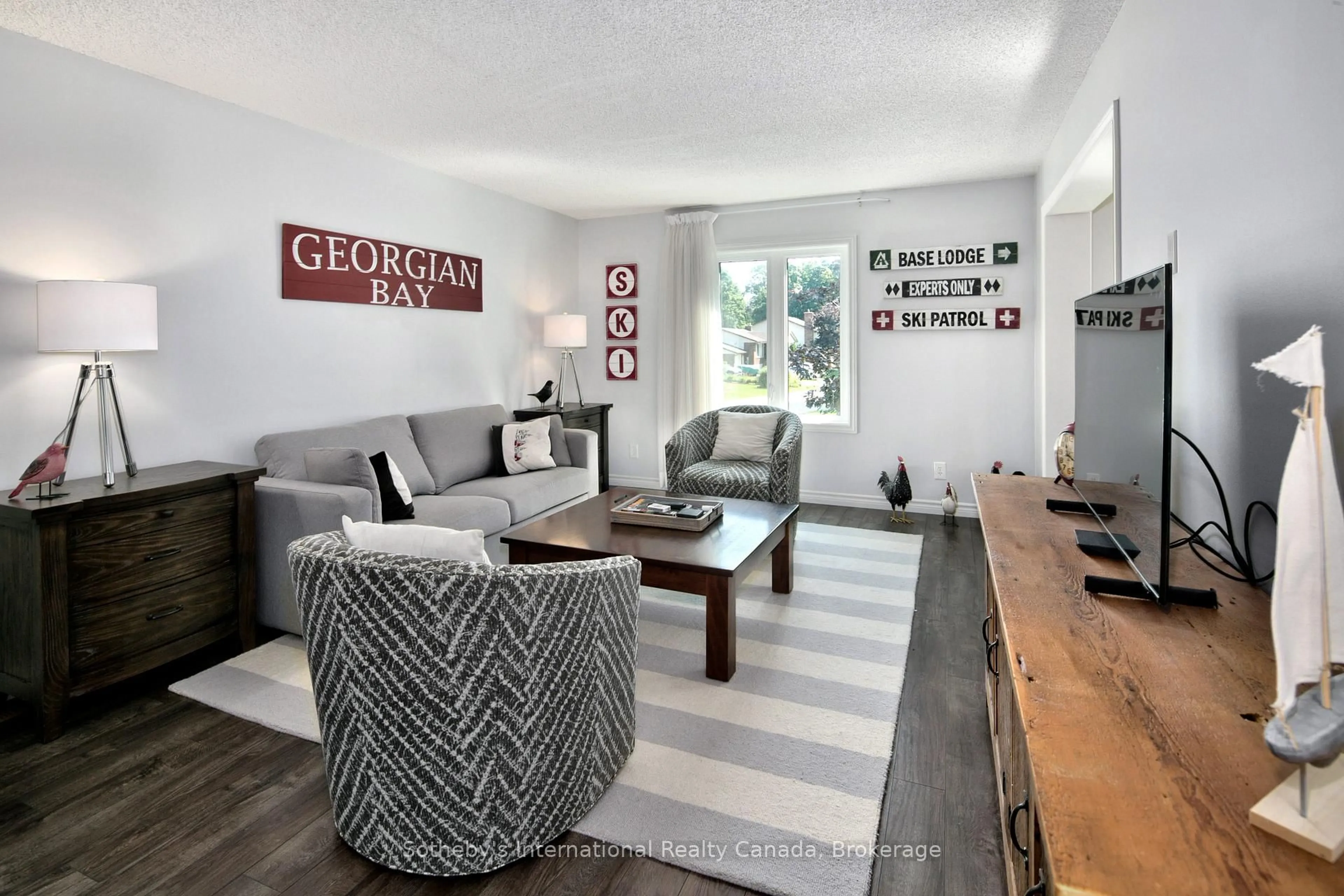 Living room with furniture, unknown for 26 Middle Ave, Meaford Ontario N4L 1A8