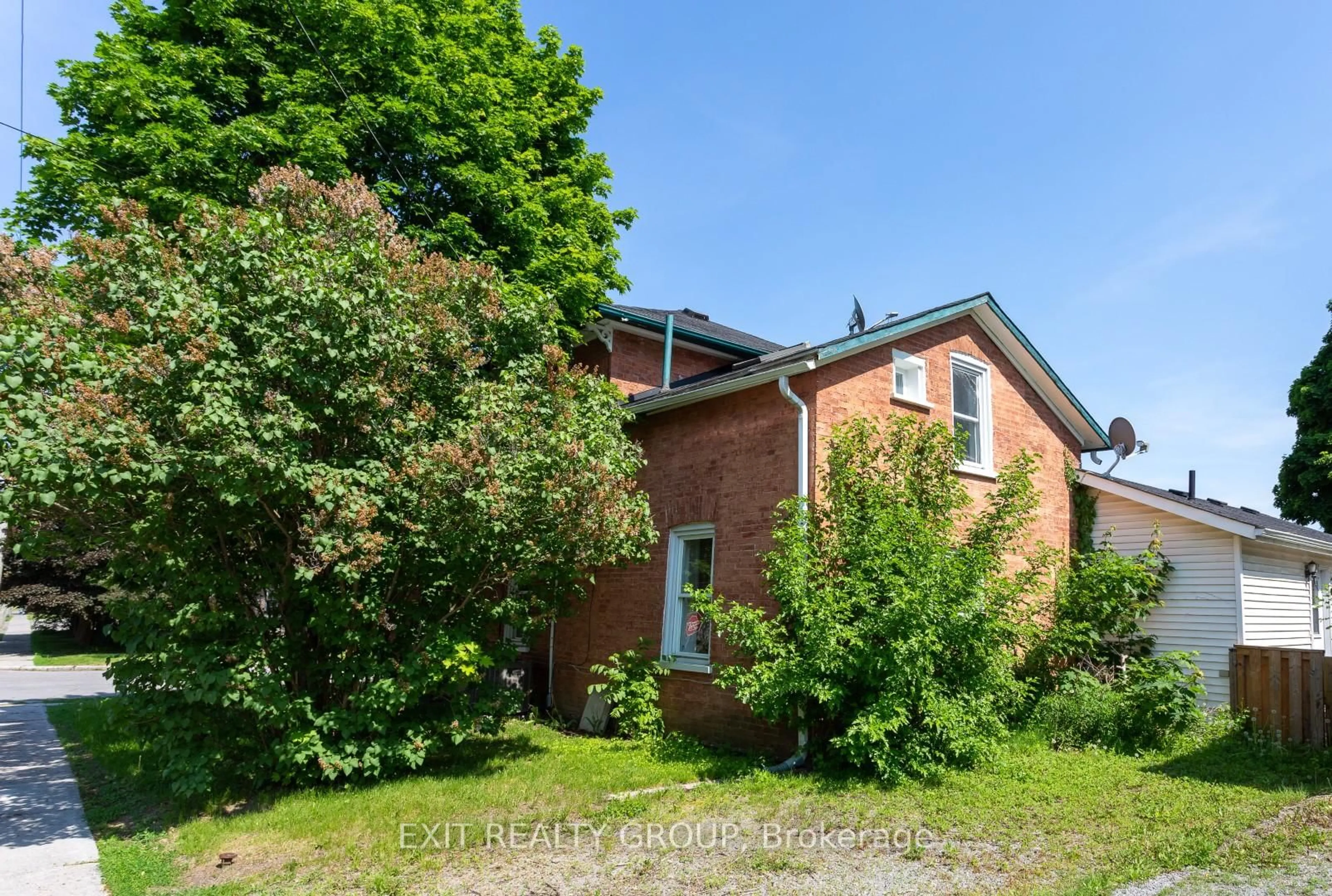 A pic from outside/outdoor area/front of a property/back of a property/a pic from drone, building for 120 Lorne Ave, Quinte West Ontario K8V 5B9