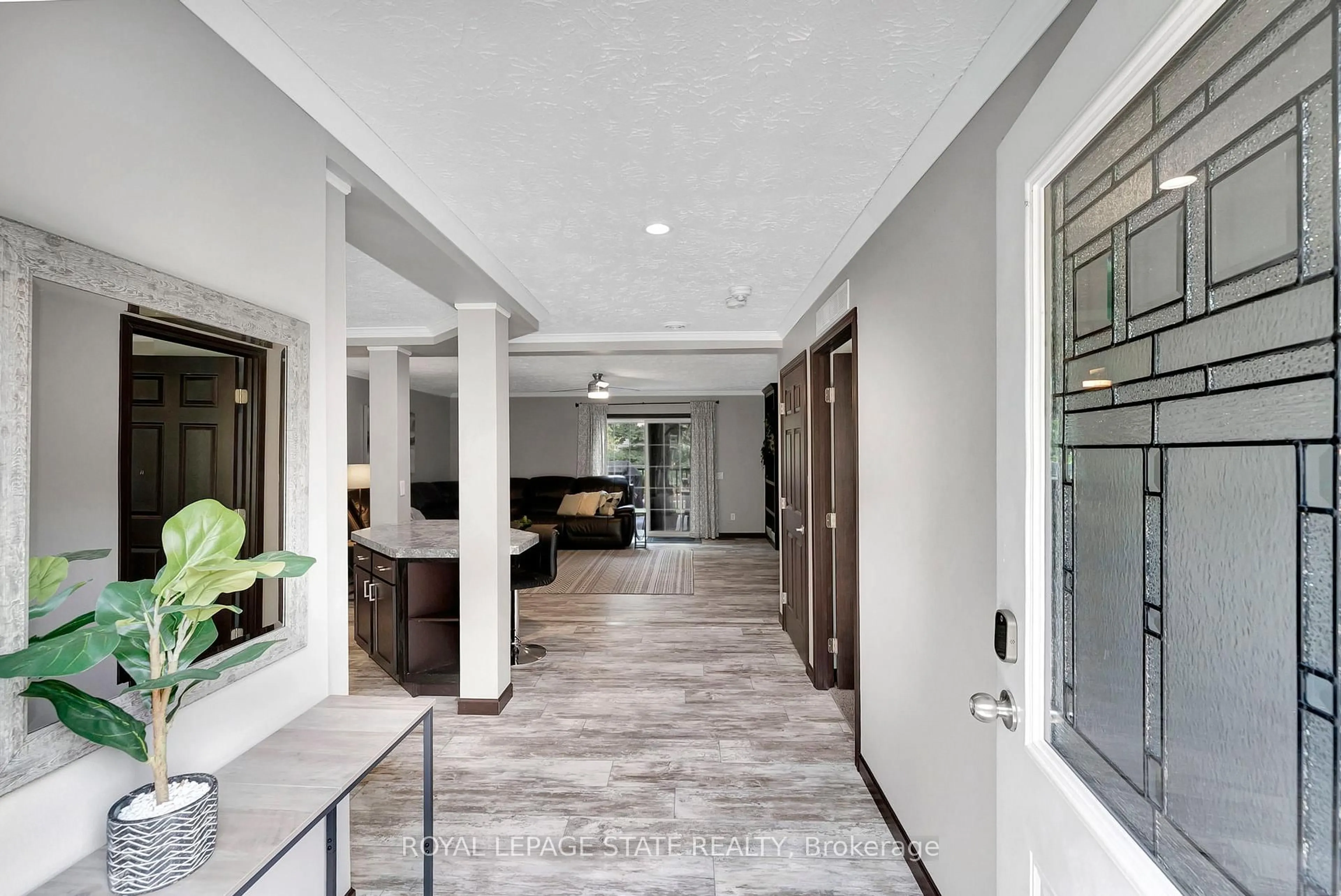 Indoor foyer for 4881 Mapleview Cres, Port Colborne Ontario L0S 1R0