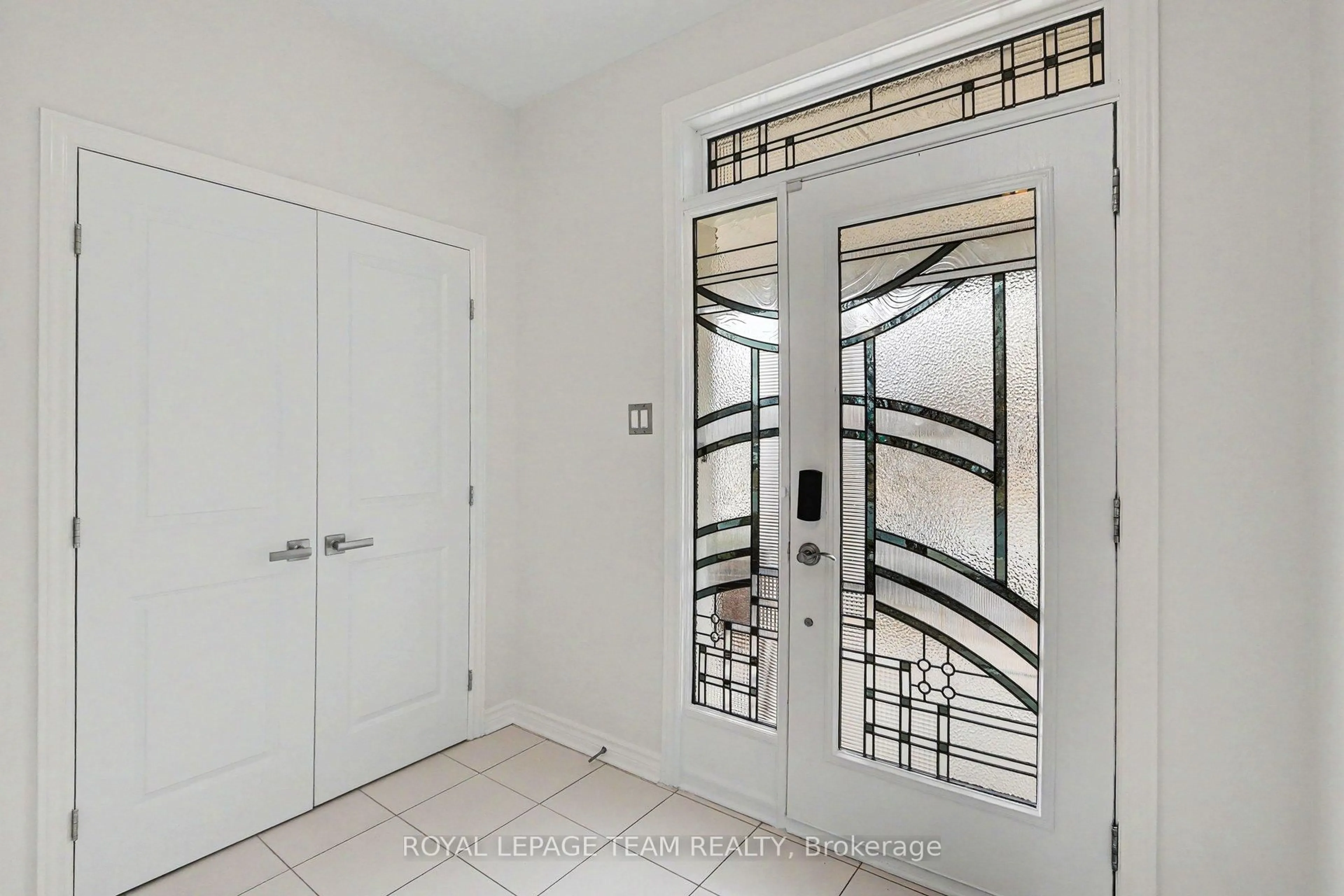Indoor entryway for 175 Brambling Way, Ottawa Ontario K2J 5V2