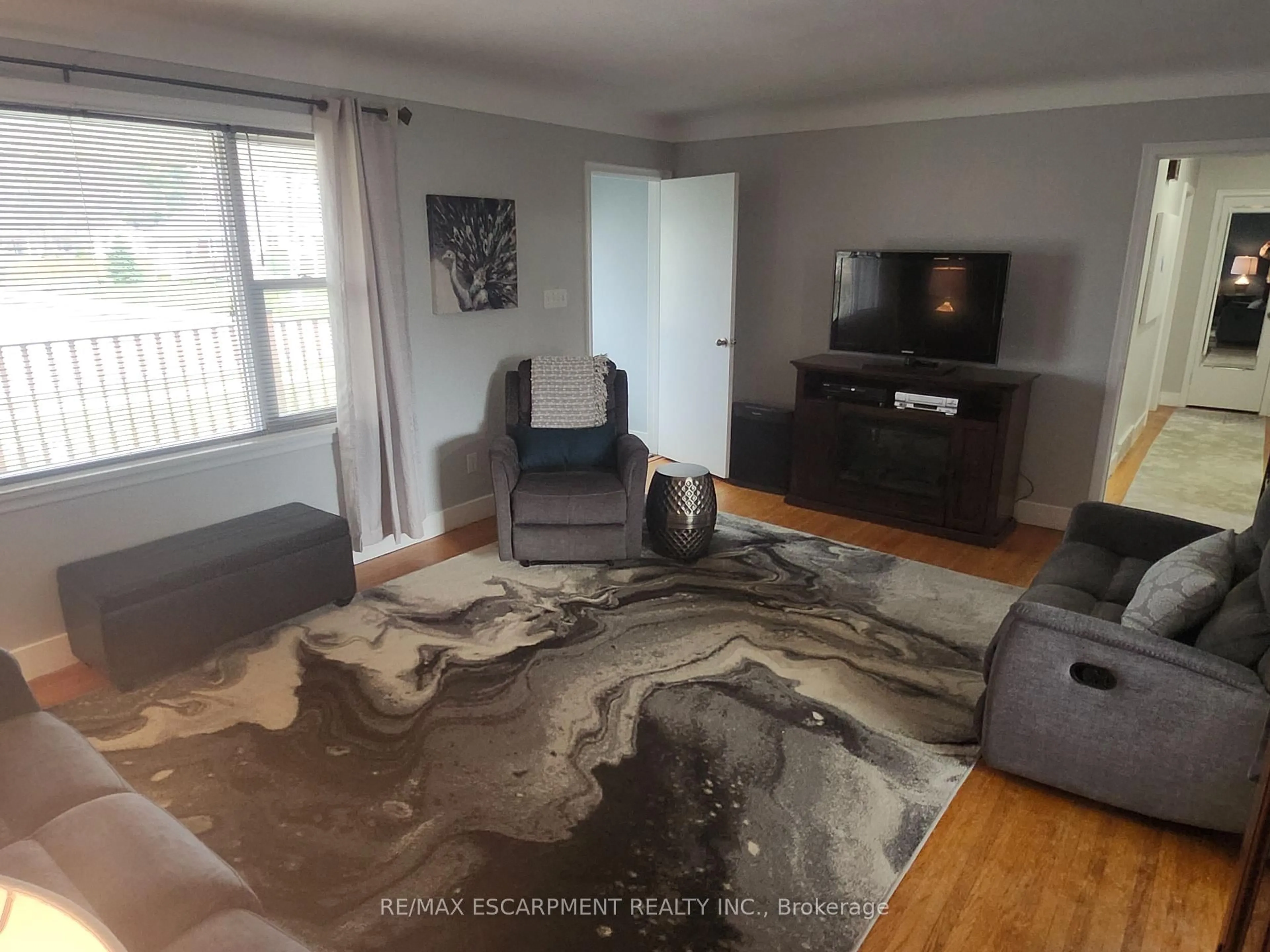 Living room with furniture, unknown for 6142 Scott St, Niagara Falls Ontario L2E 3B5