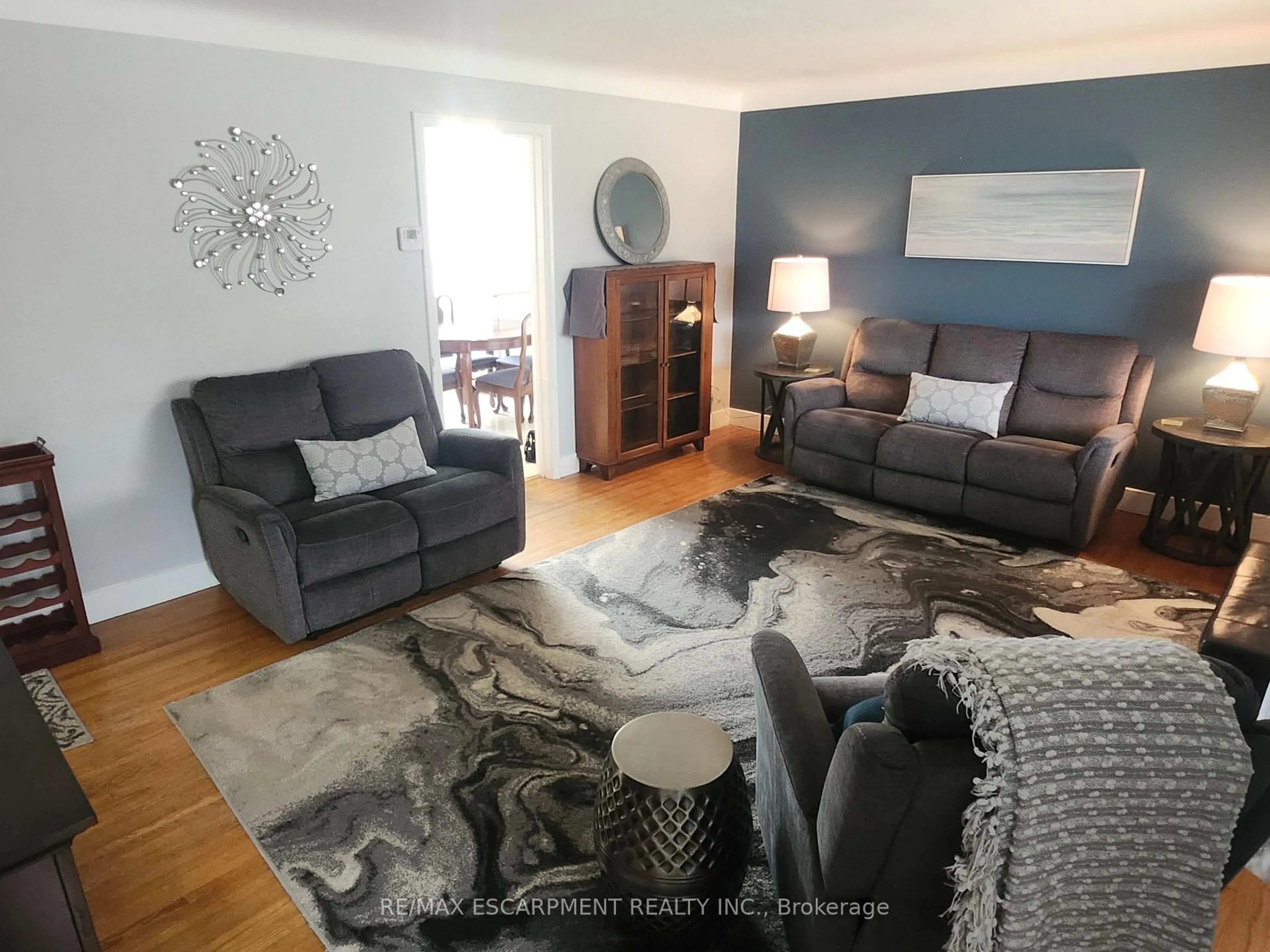 Living room with furniture, unknown for 6142 Scott St, Niagara Falls Ontario L2E 3B5