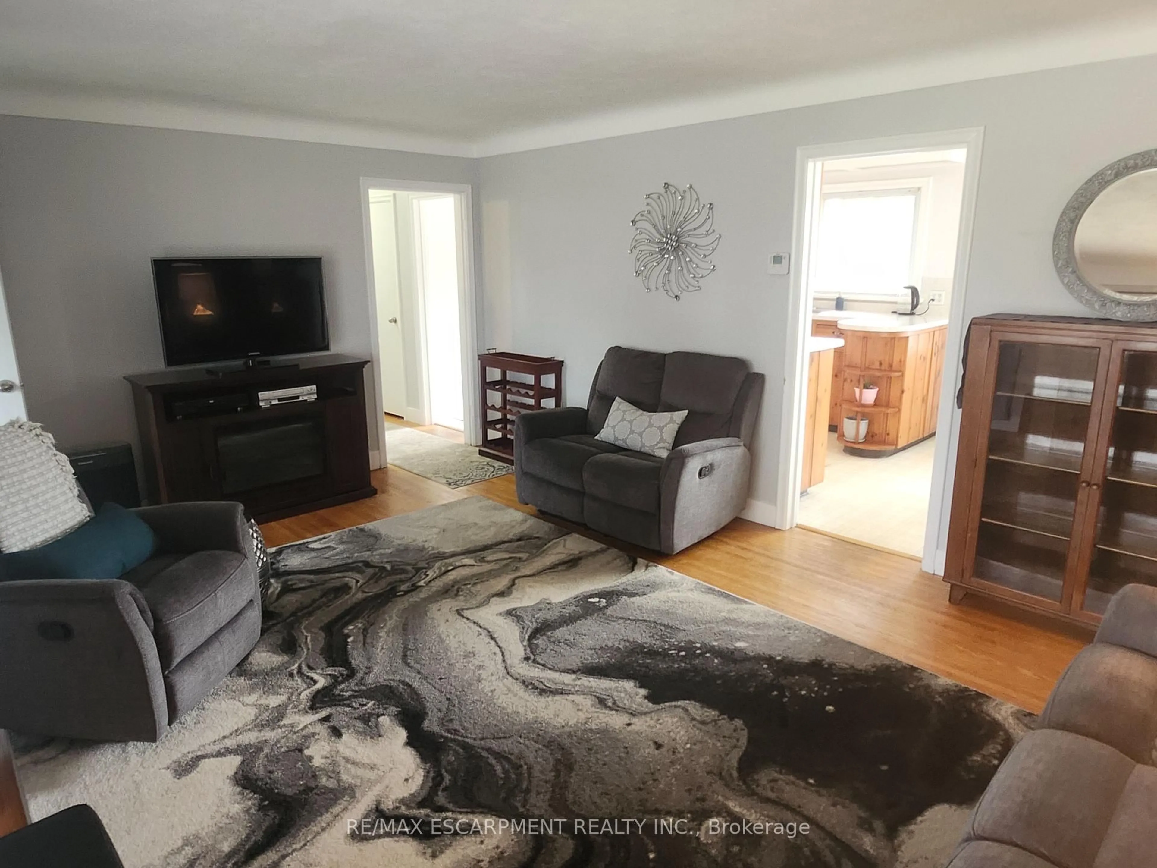 Living room with furniture, unknown for 6142 Scott St, Niagara Falls Ontario L2E 3B5