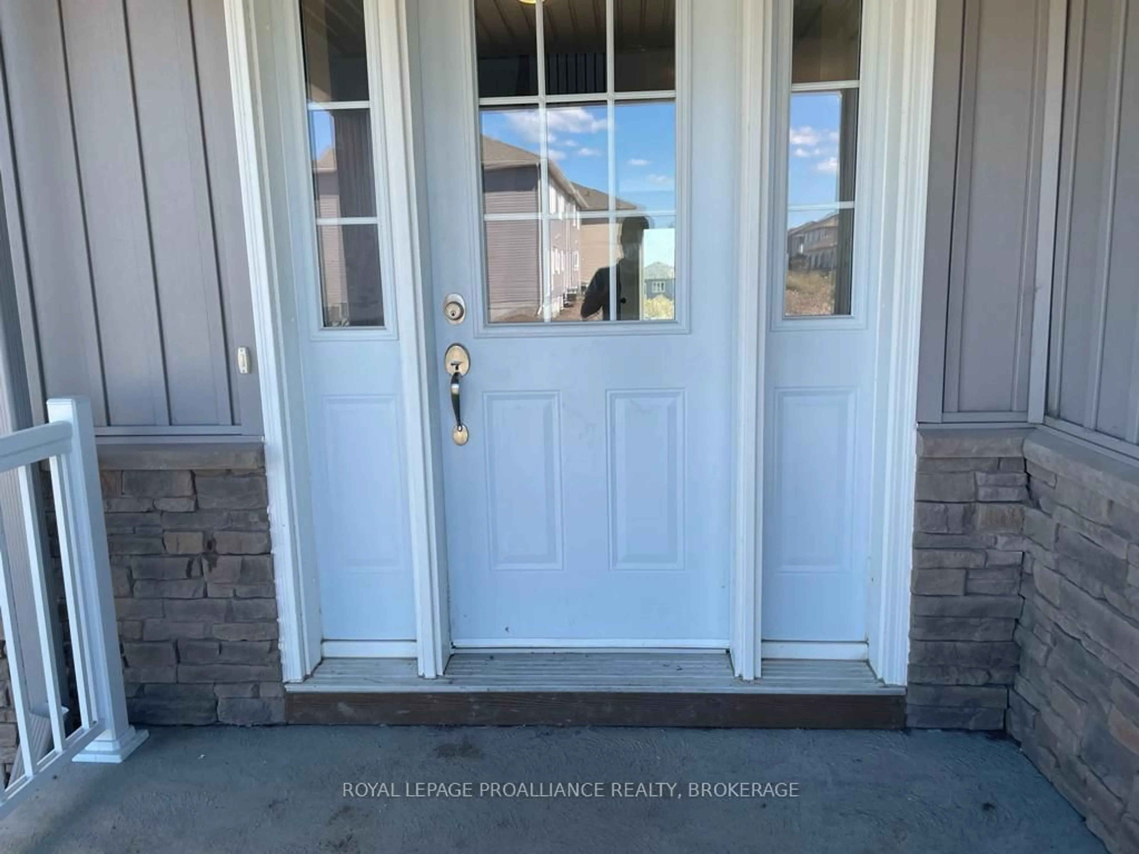 Indoor entryway for 31 Brennan Cres, Bissett Creek Ontario K0H 2H0