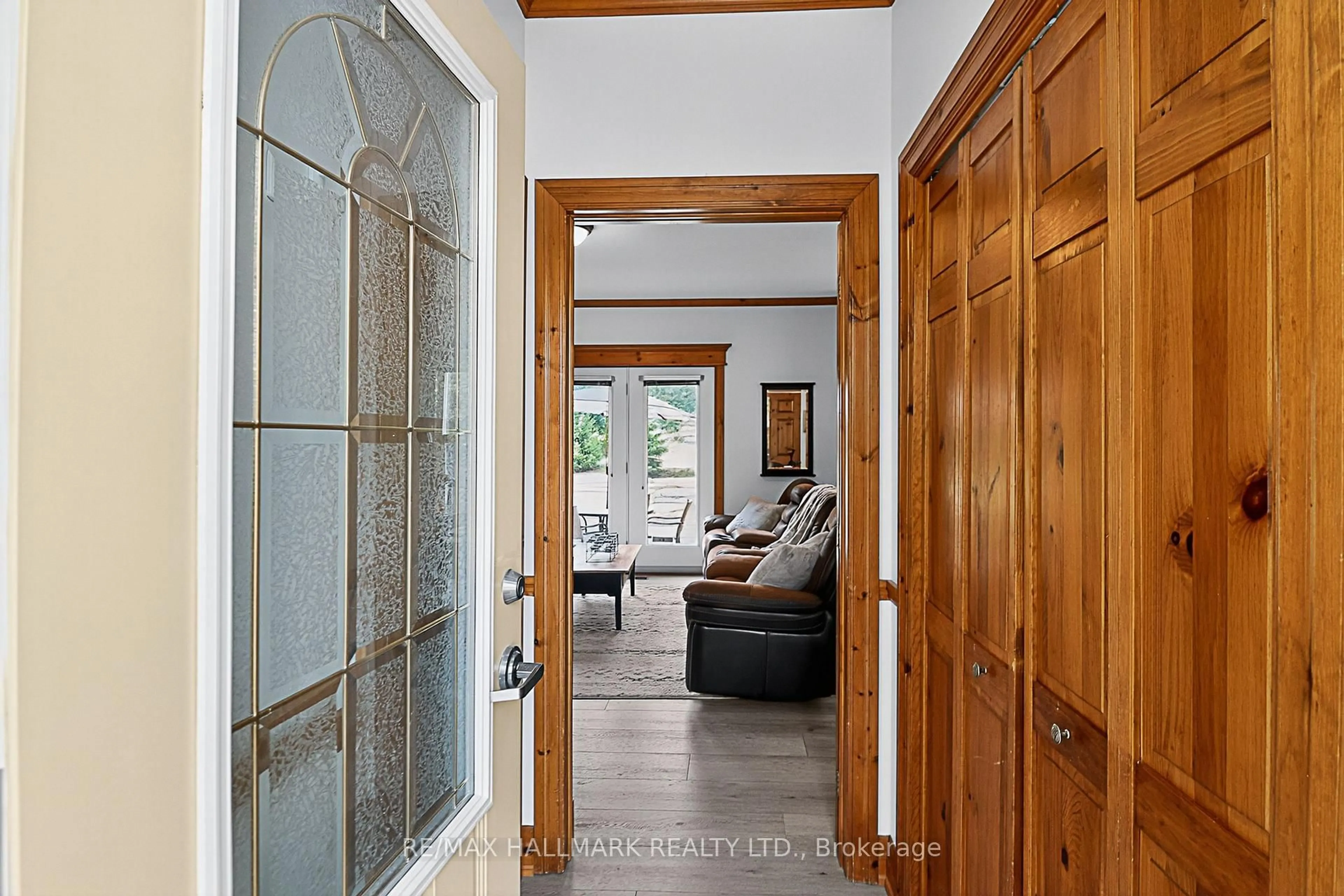 Indoor entryway for 184 Snowbridge Way #101, Blue Mountains Ontario L9Y 0V1