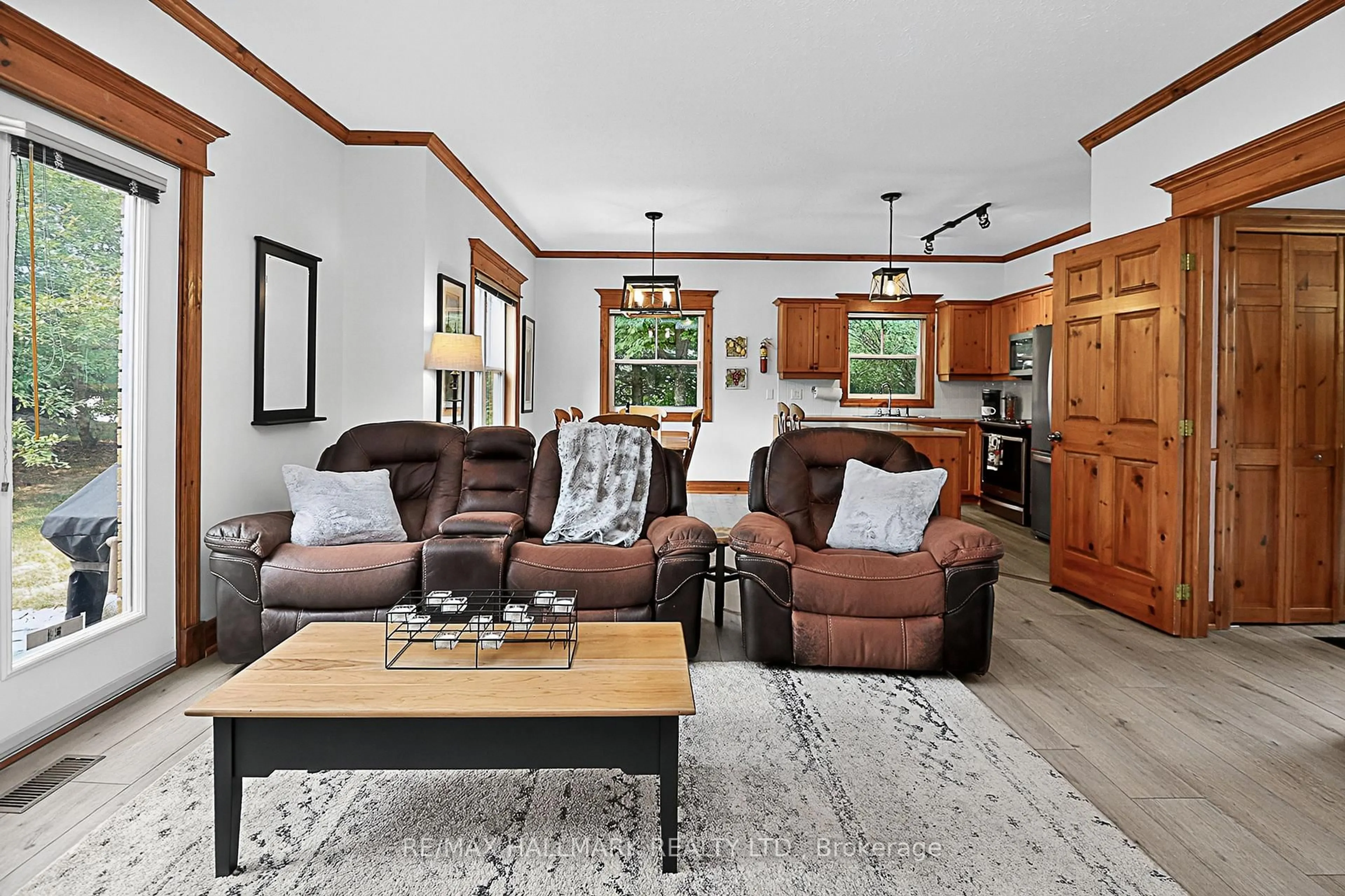 Living room with furniture, unknown for 184 Snowbridge Way #101, Blue Mountains Ontario L9Y 0V1