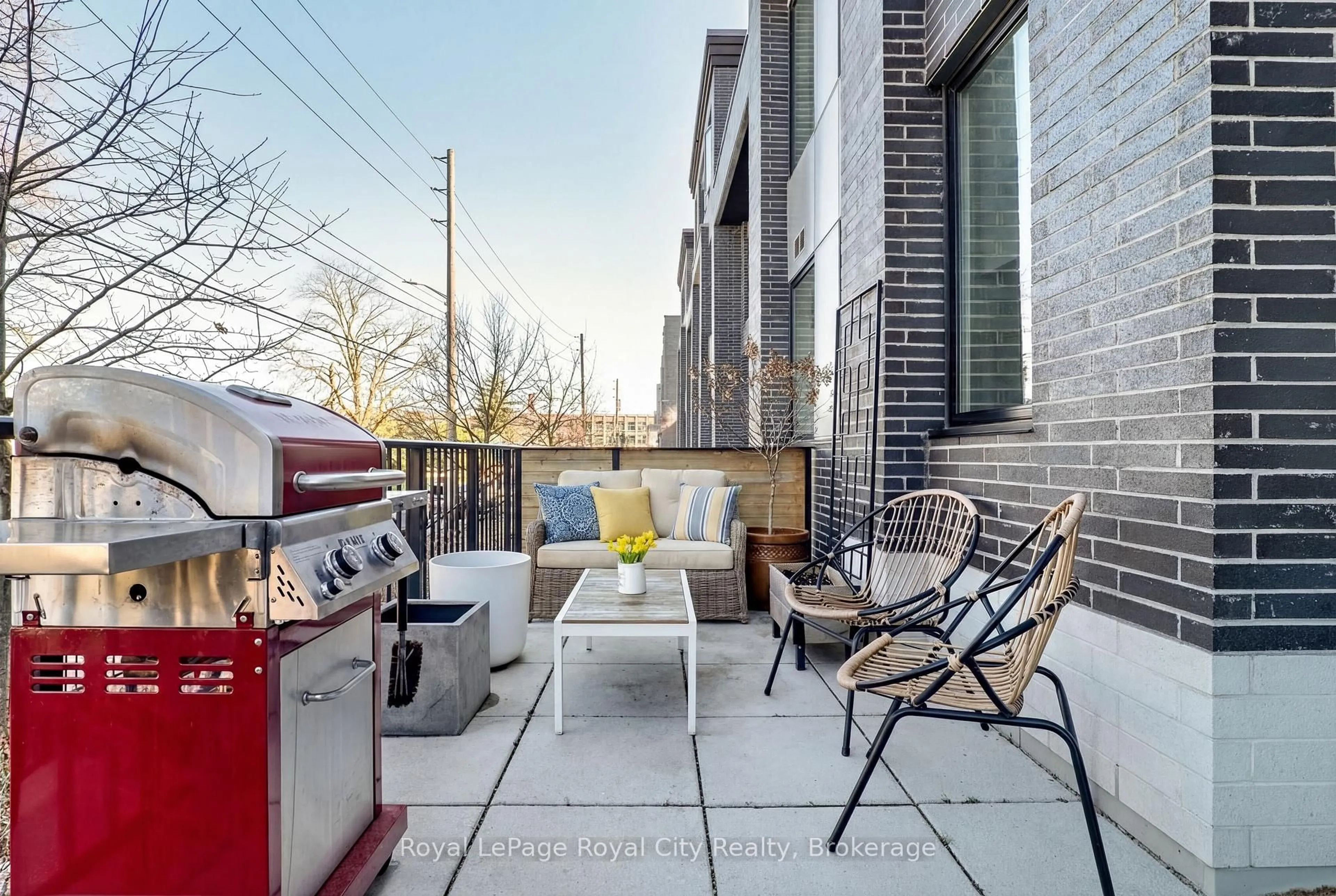 Patio, street for 53 Arthur St ##AT3, Guelph Ontario N1E 5K4