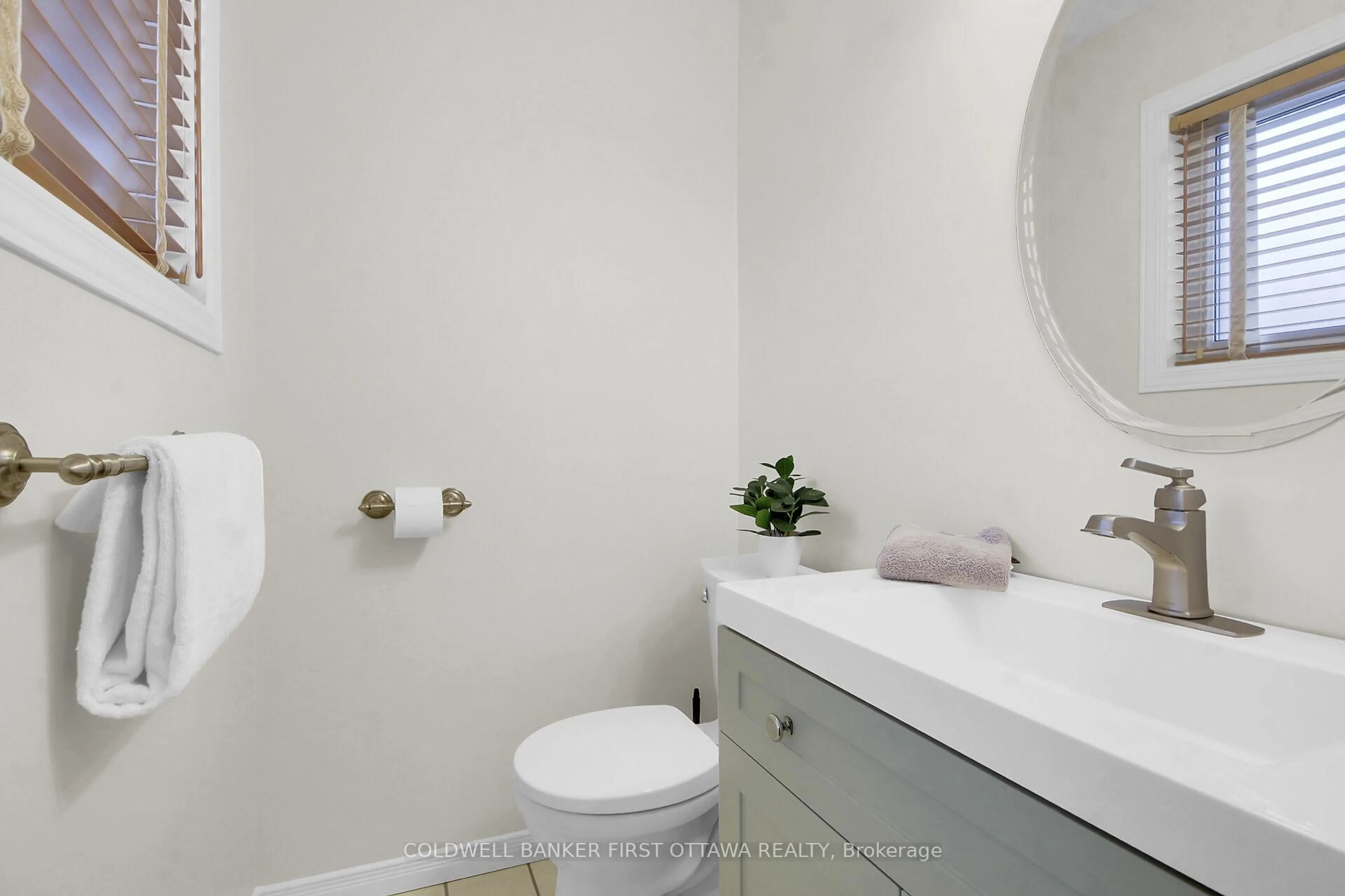 Standard bathroom, unknown for 3924K Old Richmond Rd #30, Ottawa Ontario K2H 5C6