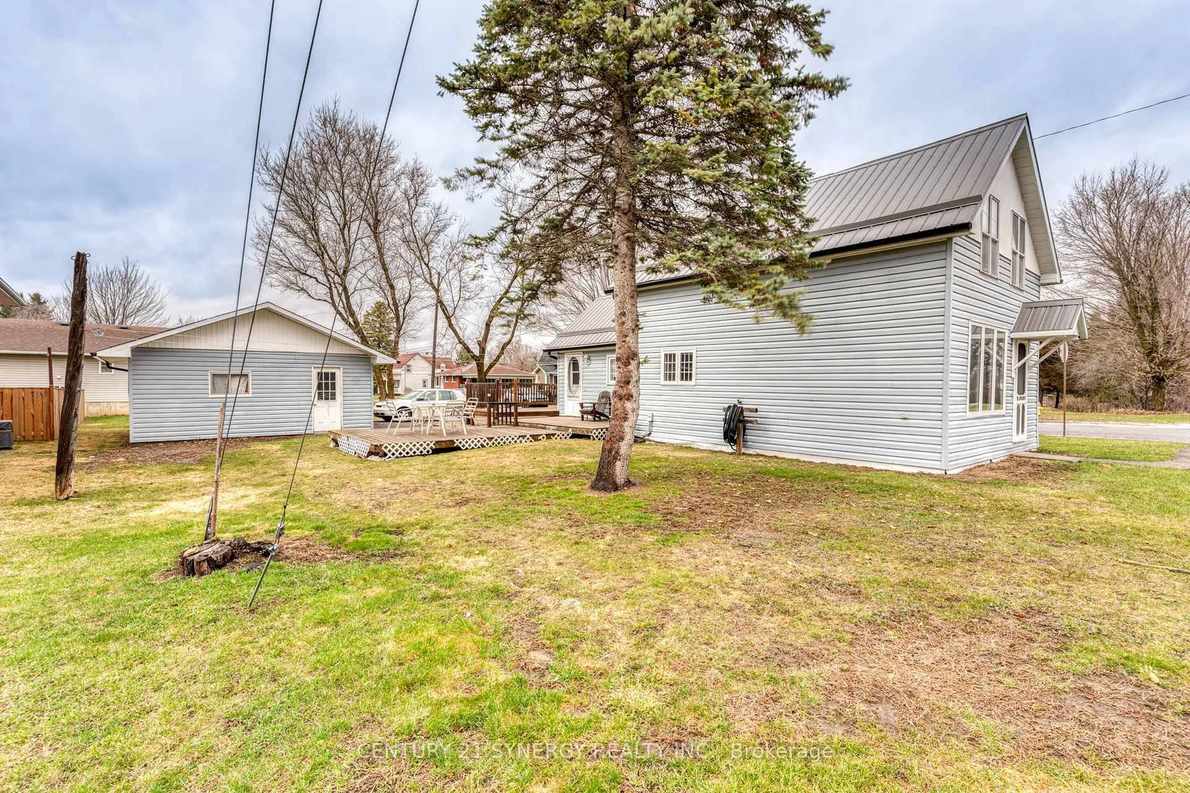 A pic from outside/outdoor area/front of a property/back of a property/a pic from drone, street for 19 South St, Perth Ontario K7H 2G3