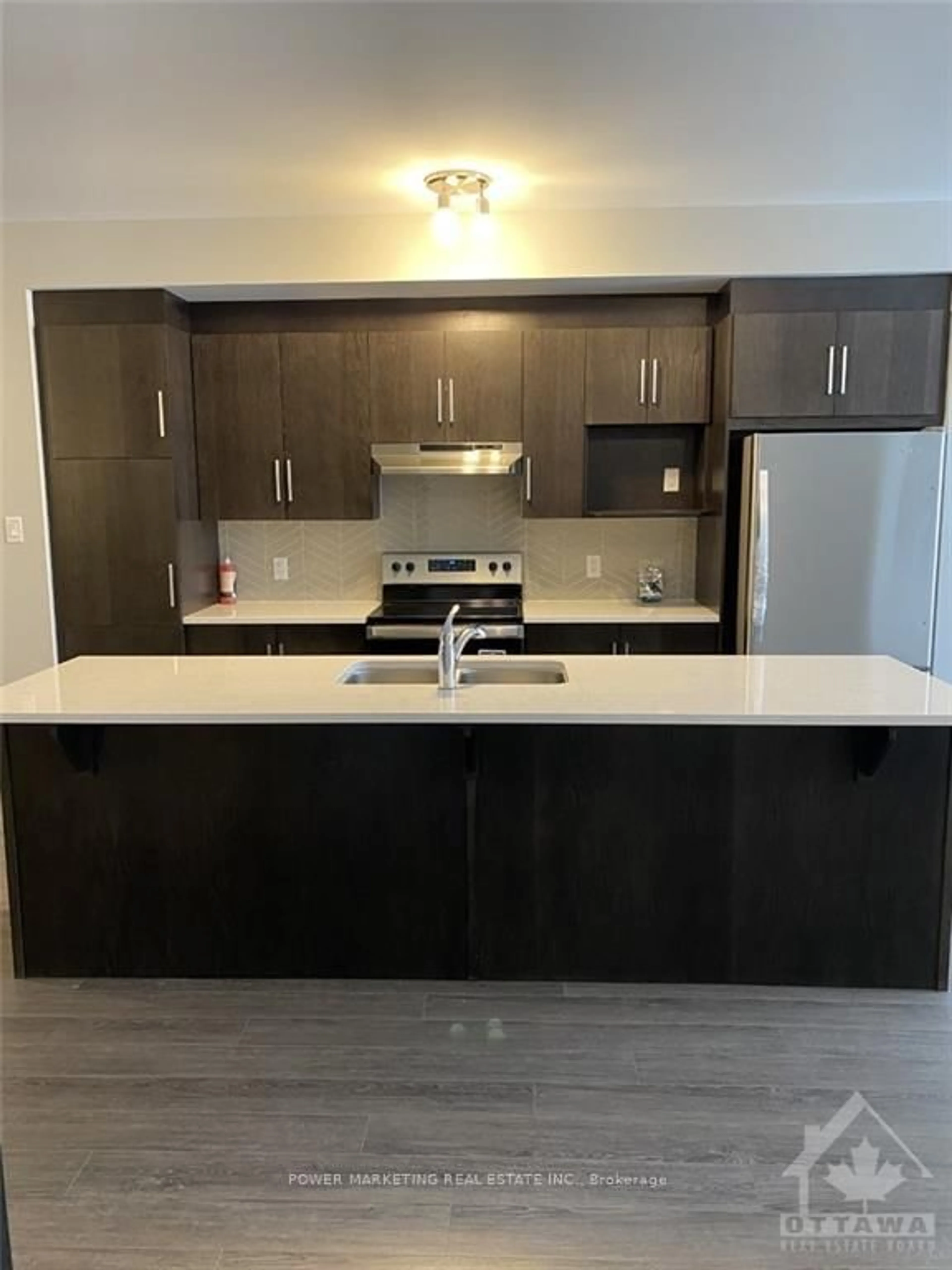 Standard kitchen, unknown for 487 COPE Dr, Ottawa Ontario K2S 1B6