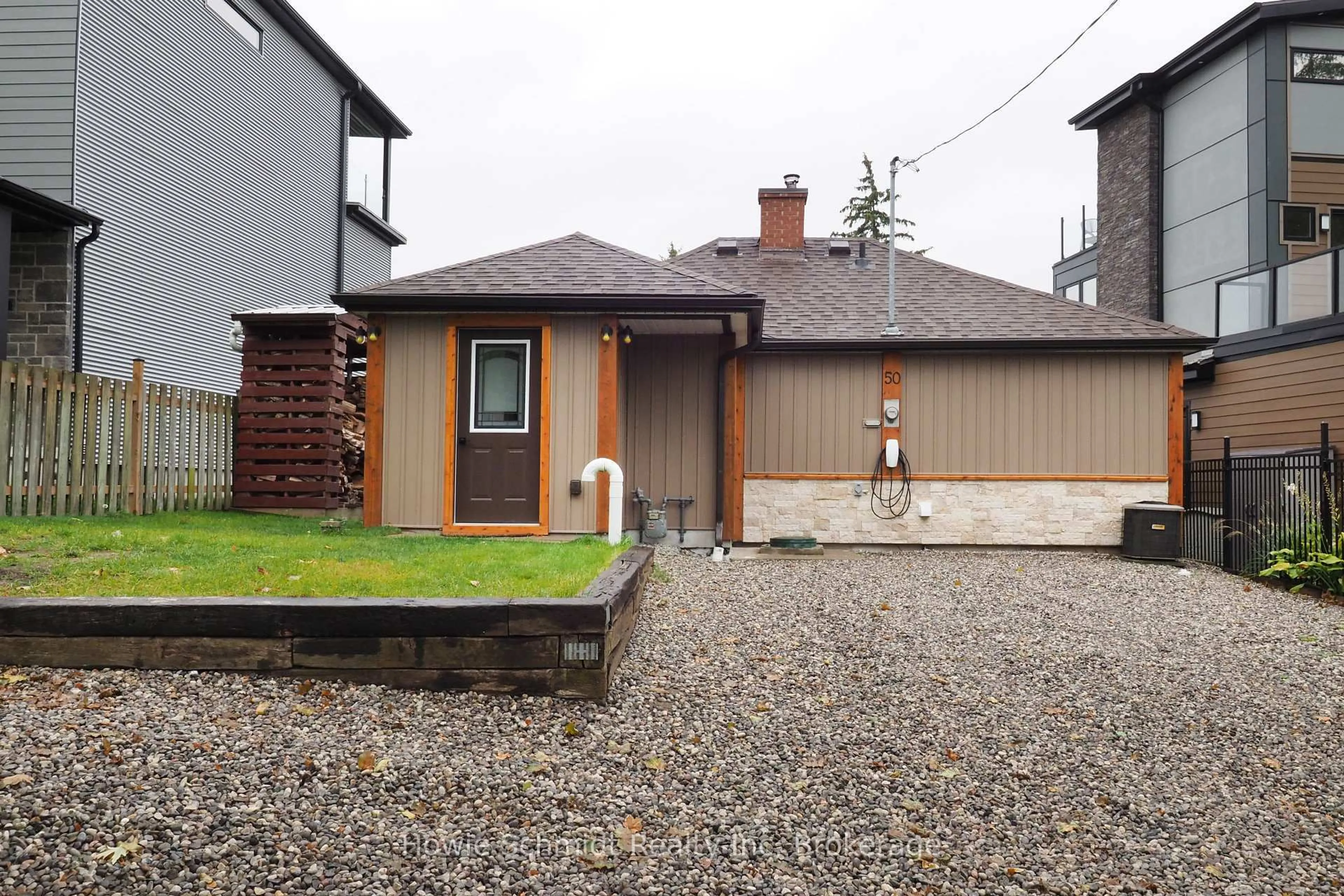 A pic from outside/outdoor area/front of a property/back of a property/a pic from drone, street for 50 Holly Tr, Puslinch Ontario N3C 2V4