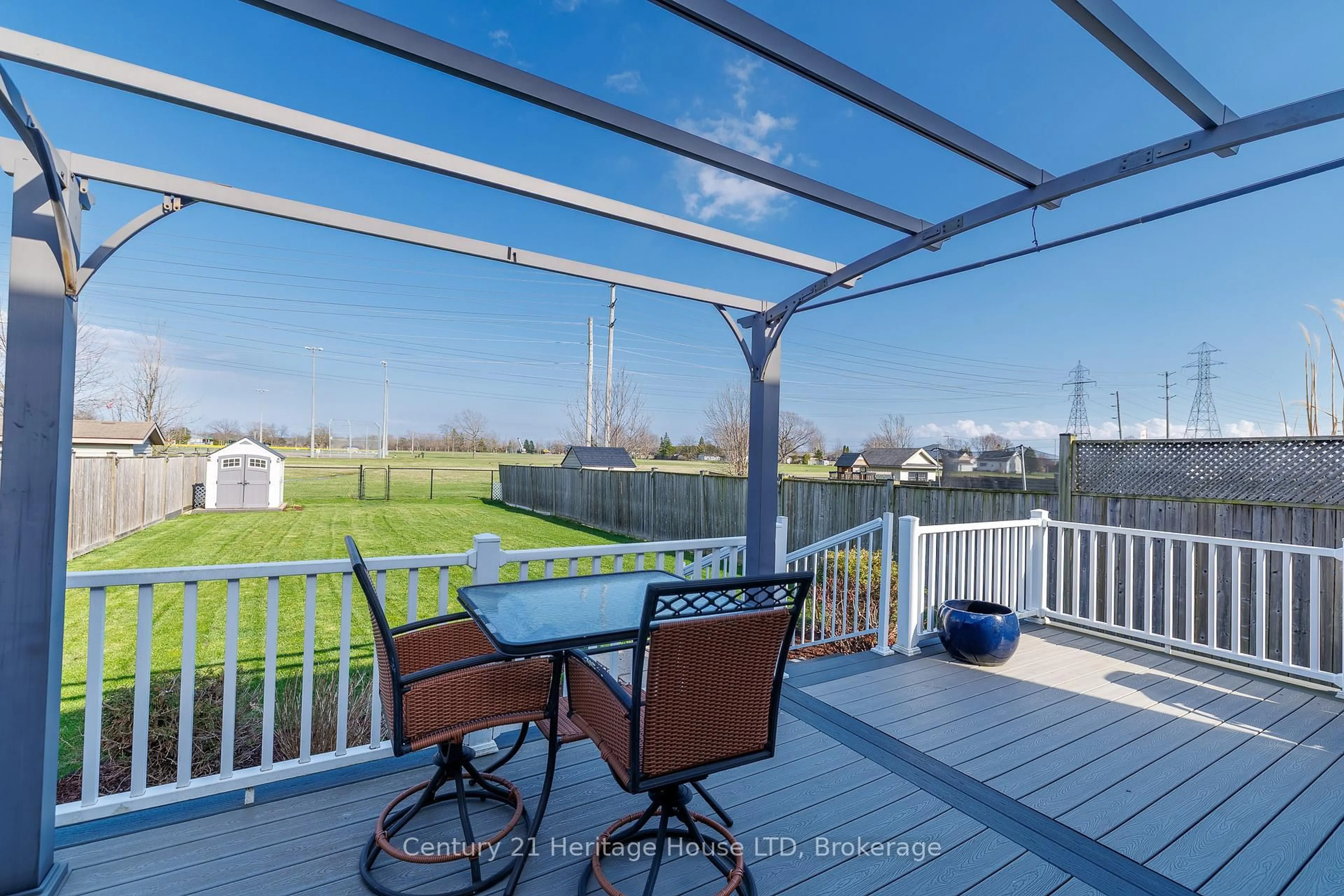 Patio, water/lake/river/ocean view for 263 Empress Ave, Welland Ontario L3B 0A5