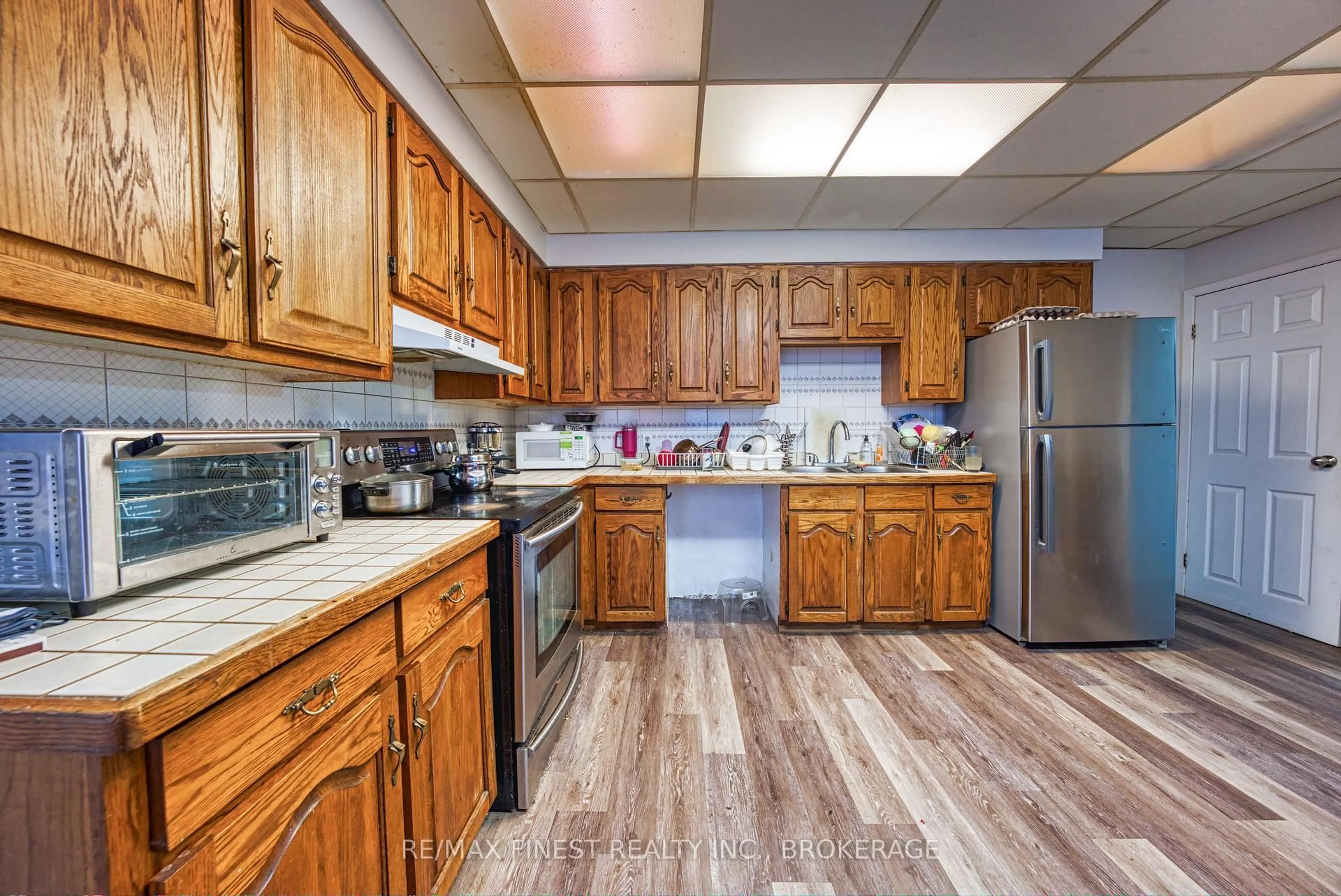 Standard kitchen, unknown for 271-273 Rideau St, Kingston Ontario K7K 3A7